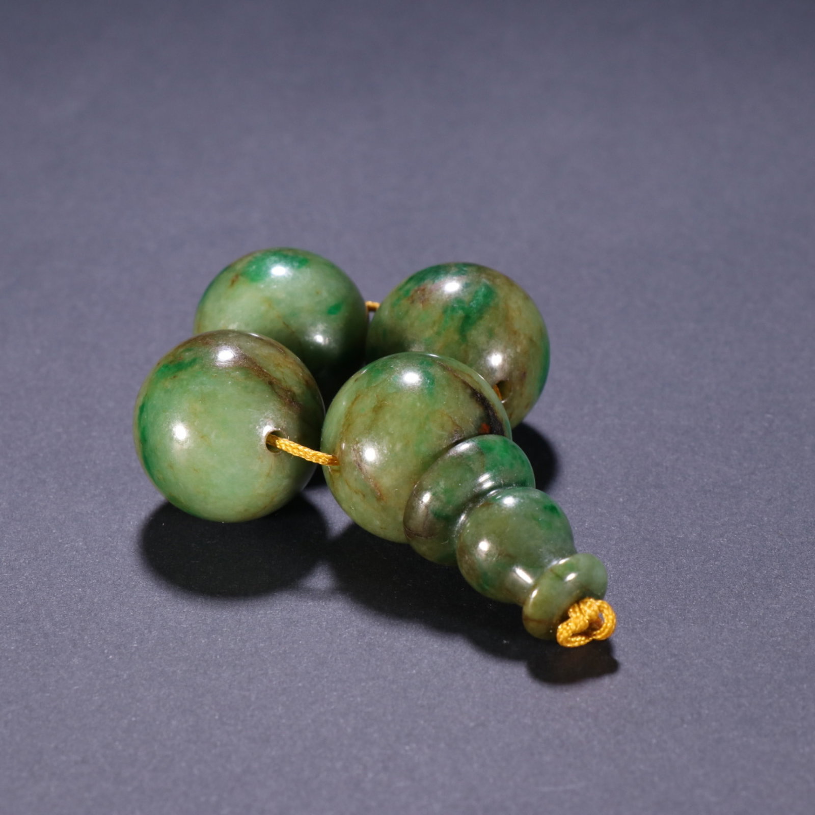 An Exquisite Jadeite Spacer Bead: An Exquisite Jadeite Spacer Bead,China Qing Dynasty,Dimension:0.8in,Weight:70g,翡翠隔珠,中国清代