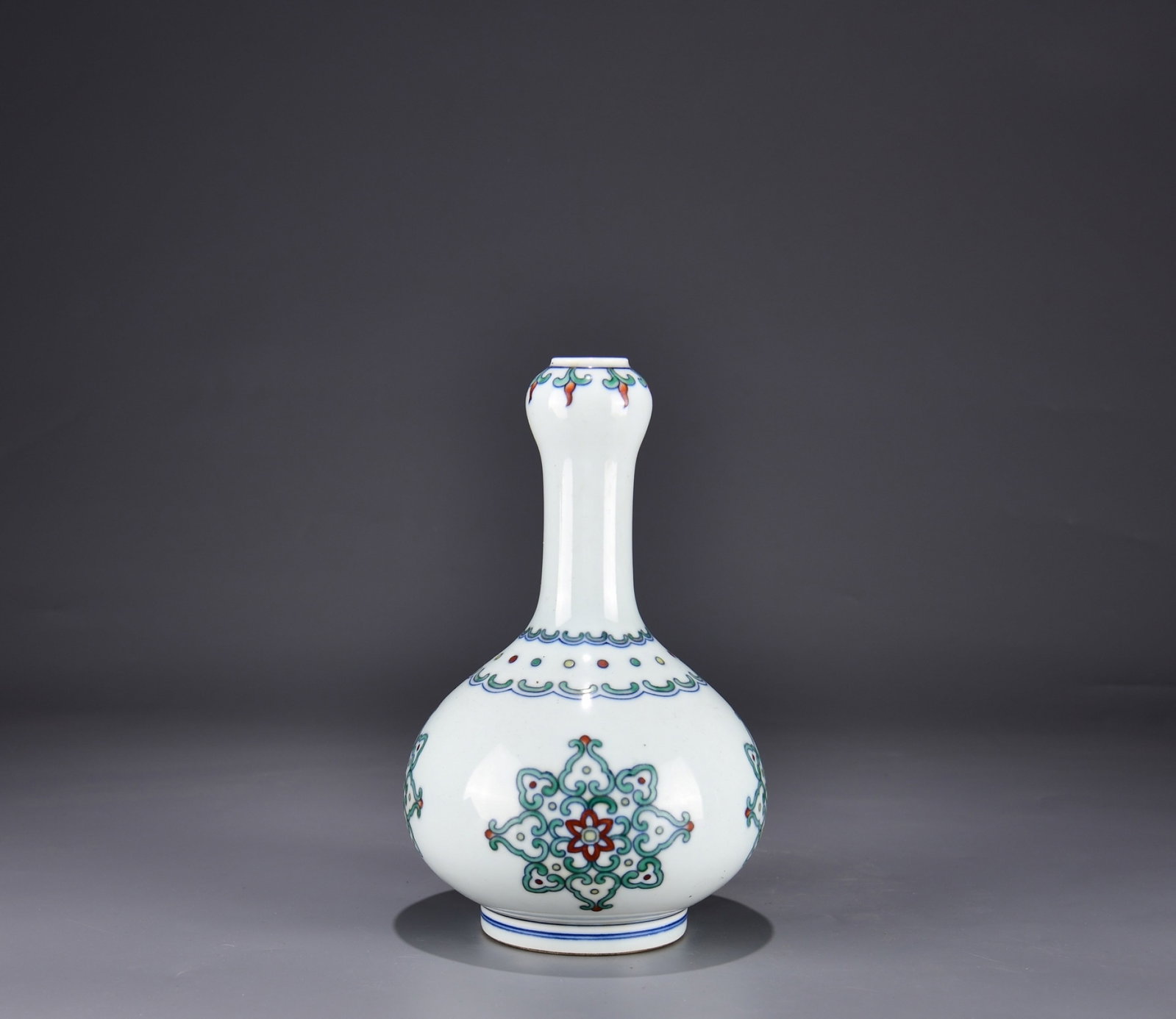 An Exquisite Doucai Garlic Vase: An Exquisite Doucai Garlic Vase,Qing Dynasty China,Six-Character Qianlong Mark,Dimensions:9.4inx5.9in,斗彩蒜头瓶,中国清代,乾隆六