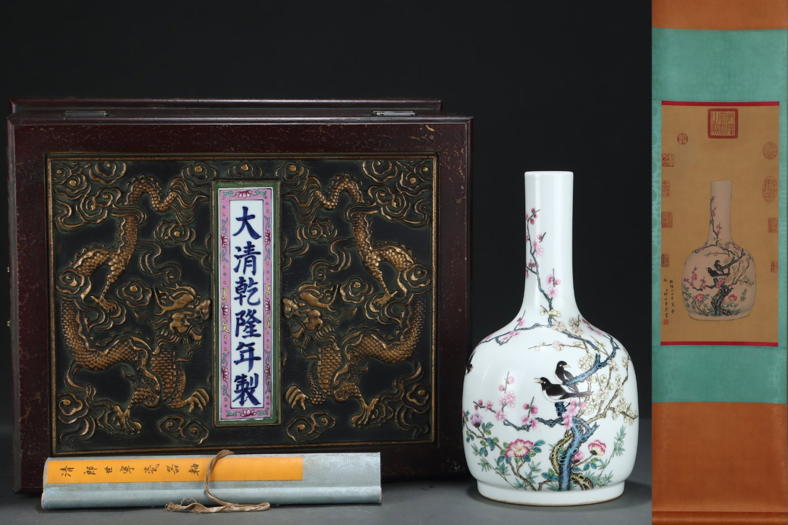 An Exquisite Famille Rose Bell-Shaped Zun Vessel Decorated With Flowers,Birds And Poetic: An Exquisite Famille Rose Bell-Shaped Zun Vessel Decorated With Flowers,Birds And Poetic Inscriptions,Qing Dynasty,China,Qianlong Six-character Mark,Size:13.8inx7.6in,粉彩花鸟&