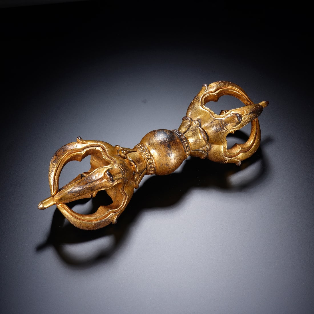 An Exquisite Gilt Copper Vajra Ritual Implement: An Exquisite Gilt Copper Vajra Ritual Implement,Qing Dynasty,China,Dimensions:8.7in,Weight:881g,铜鎏金金刚杵法器,中国清代