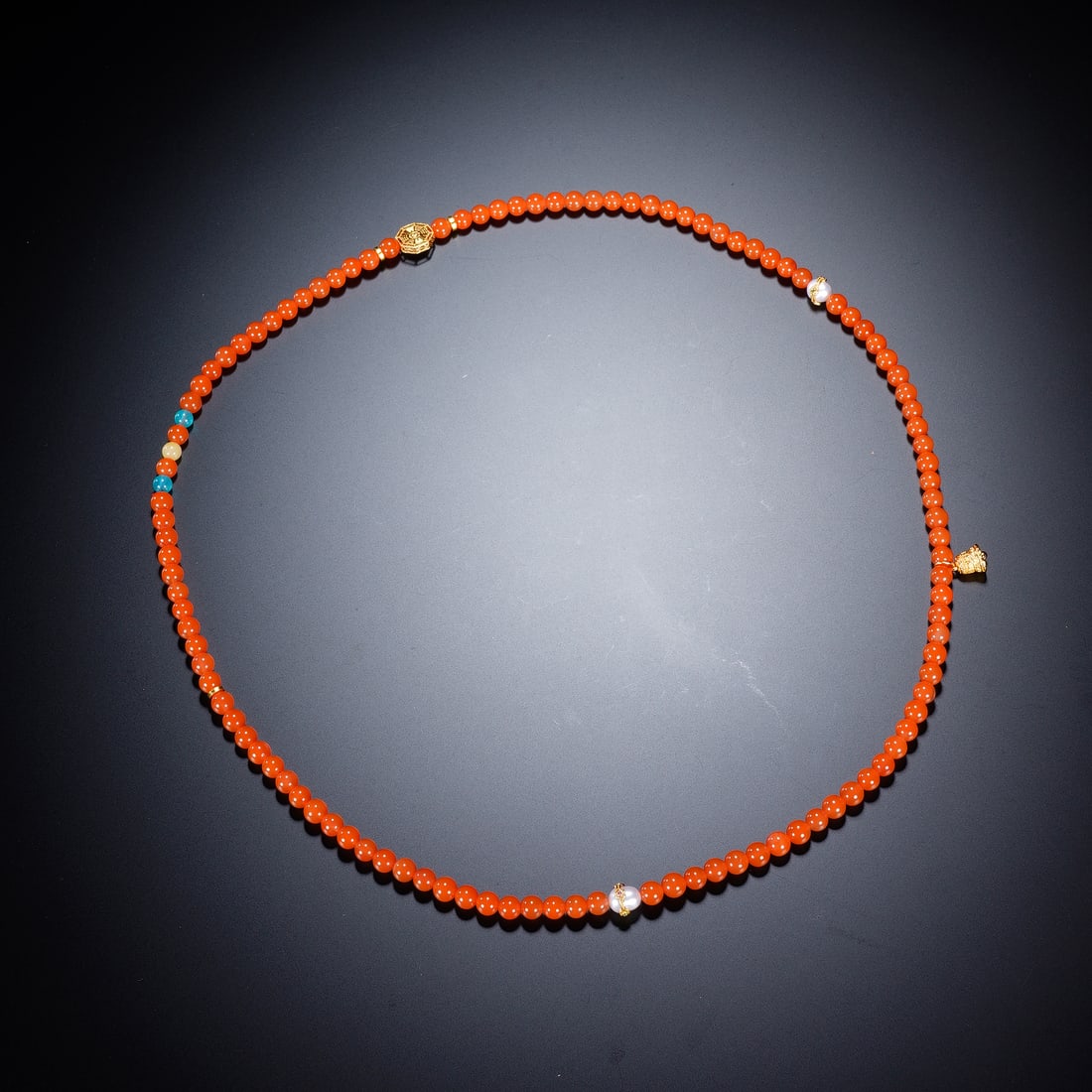 An Exquisite Agate Necklace Inlaid With Various Precious Gems (1 of 9)