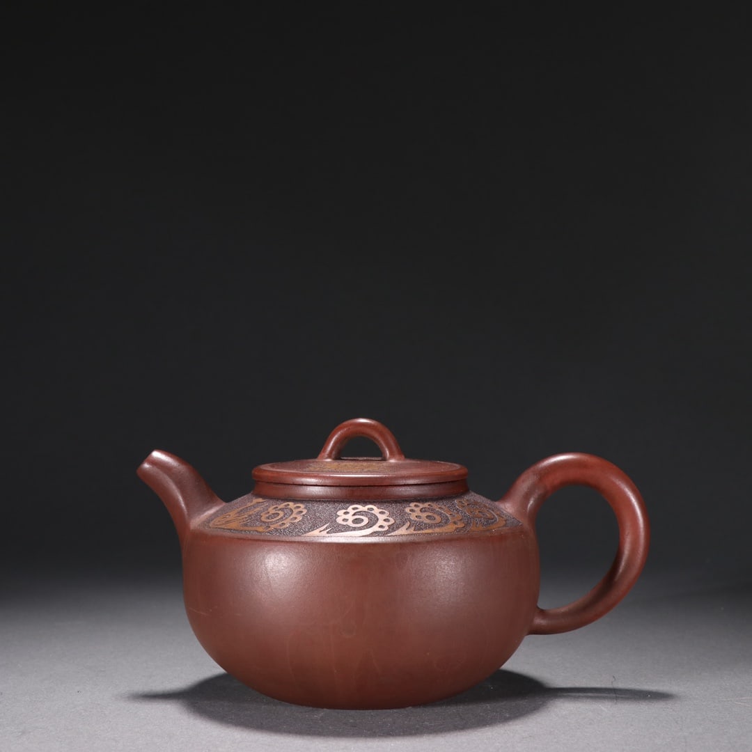 A Fine Chinese Zisha Clay Gilt Teapot (1 of 9)