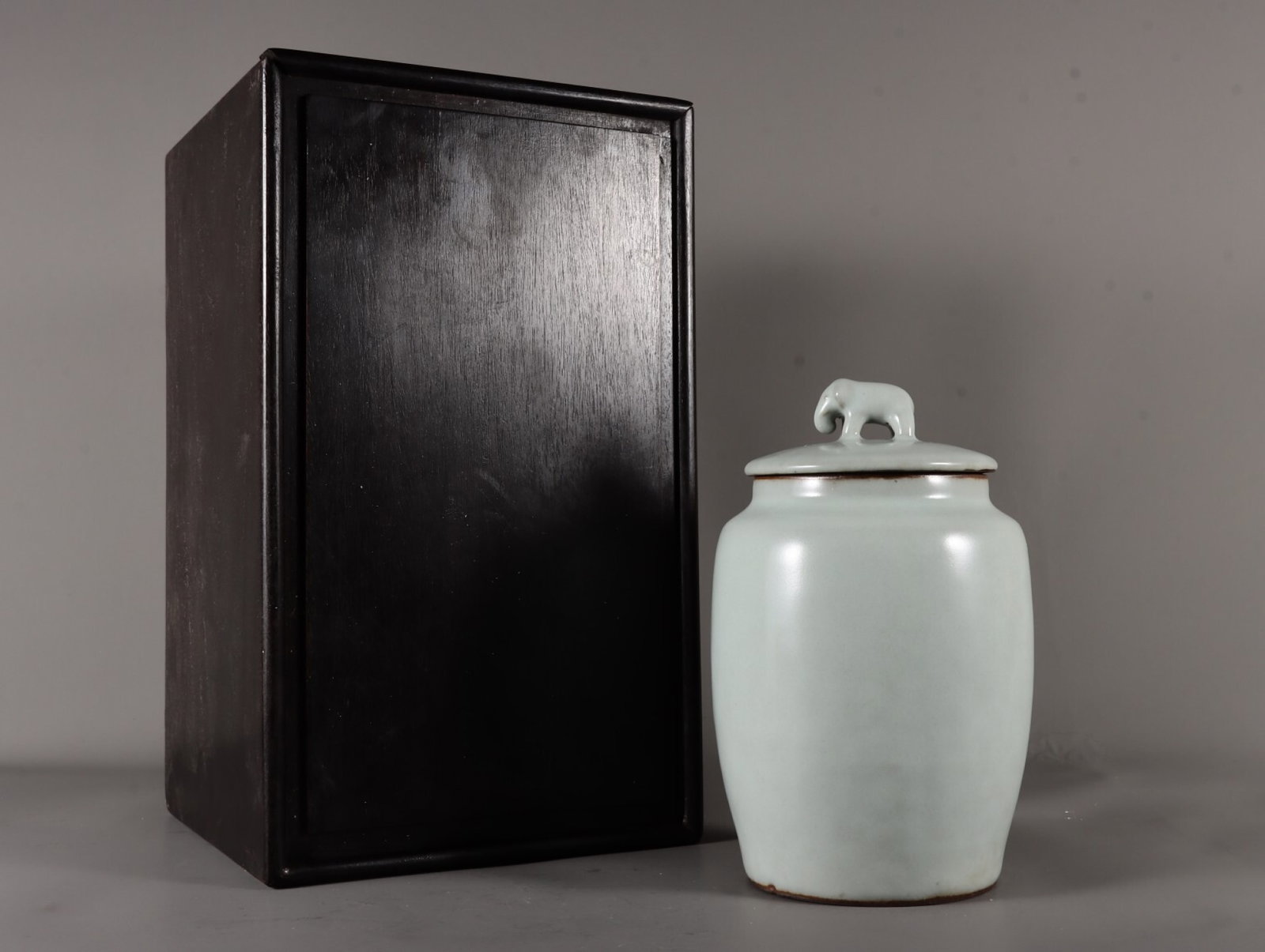 A Fine Southern Guan Ware Elephant Jar In Moon-white Glaze: A Fine Southern Guan Ware Elephant Jar In Moon-white Glaze,Song Dynasty,China,Size:7.7inx3.5in,官窑月白釉象罐中国宋代,