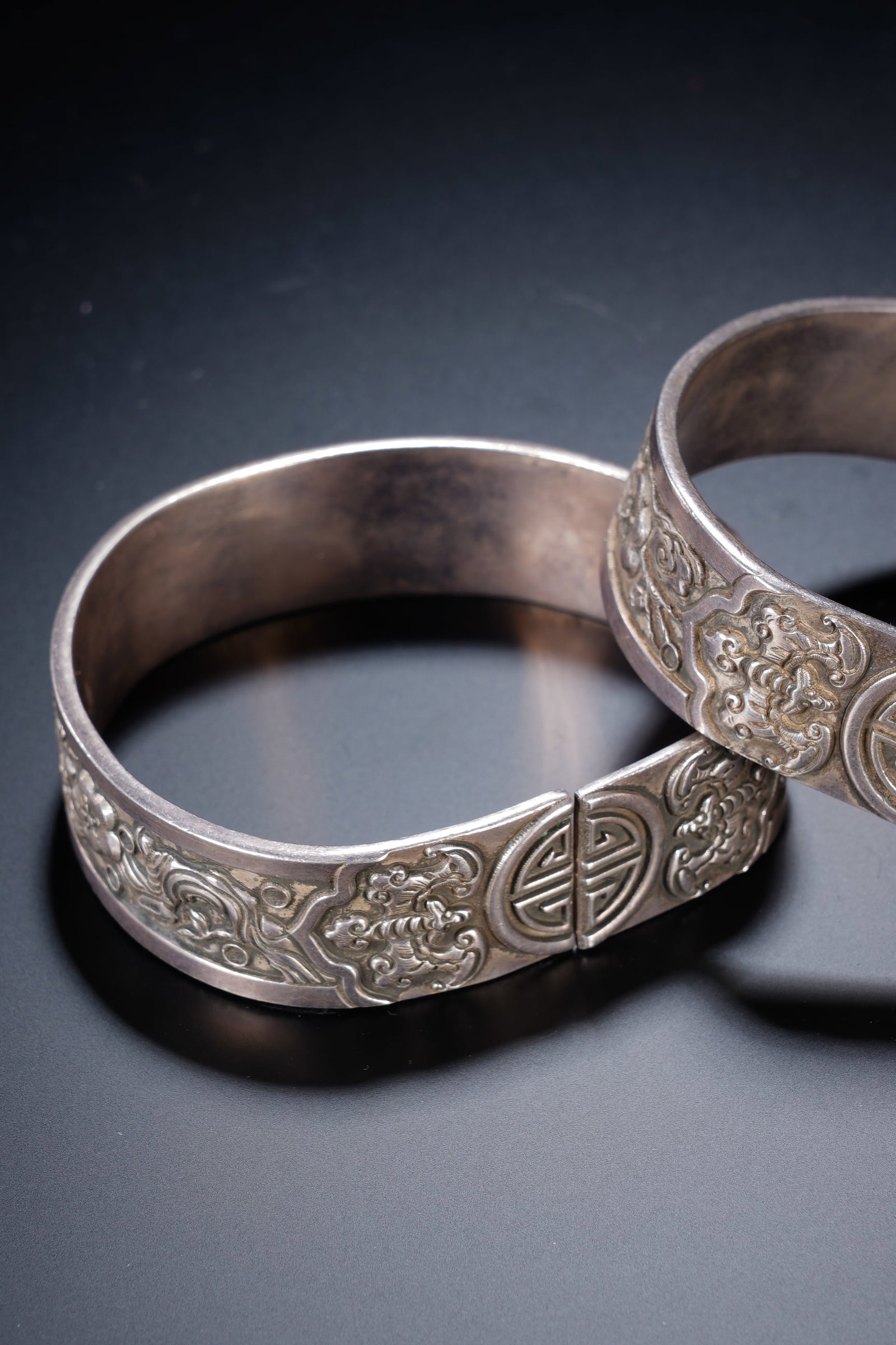 A Pair Of Exquisite Solid Silver Bracelets With Five Blessings Embracing Longevity Patterns - 4