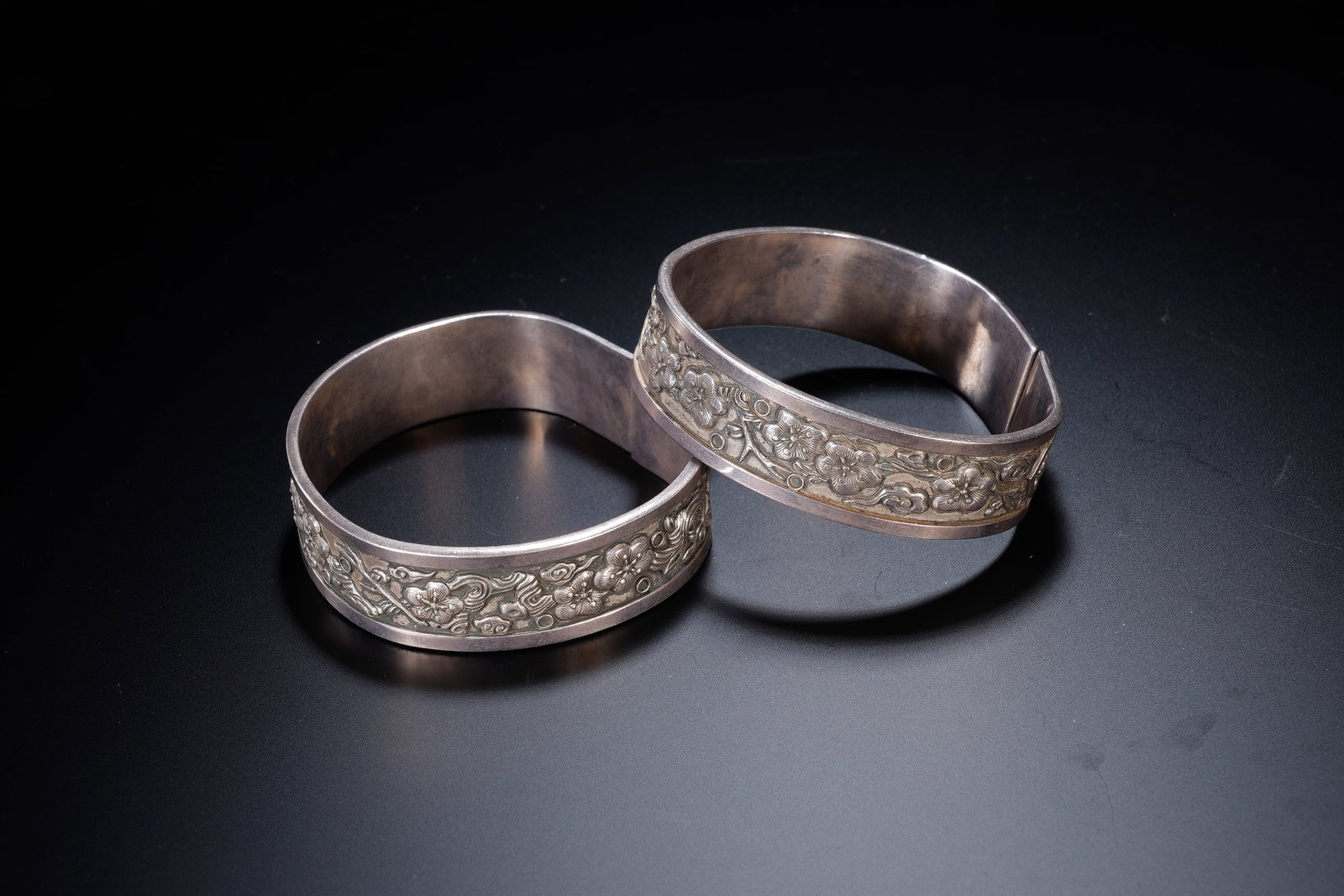 A Pair Of Exquisite Solid Silver Bracelets With Five Blessings Embracing Longevity Patterns - 6