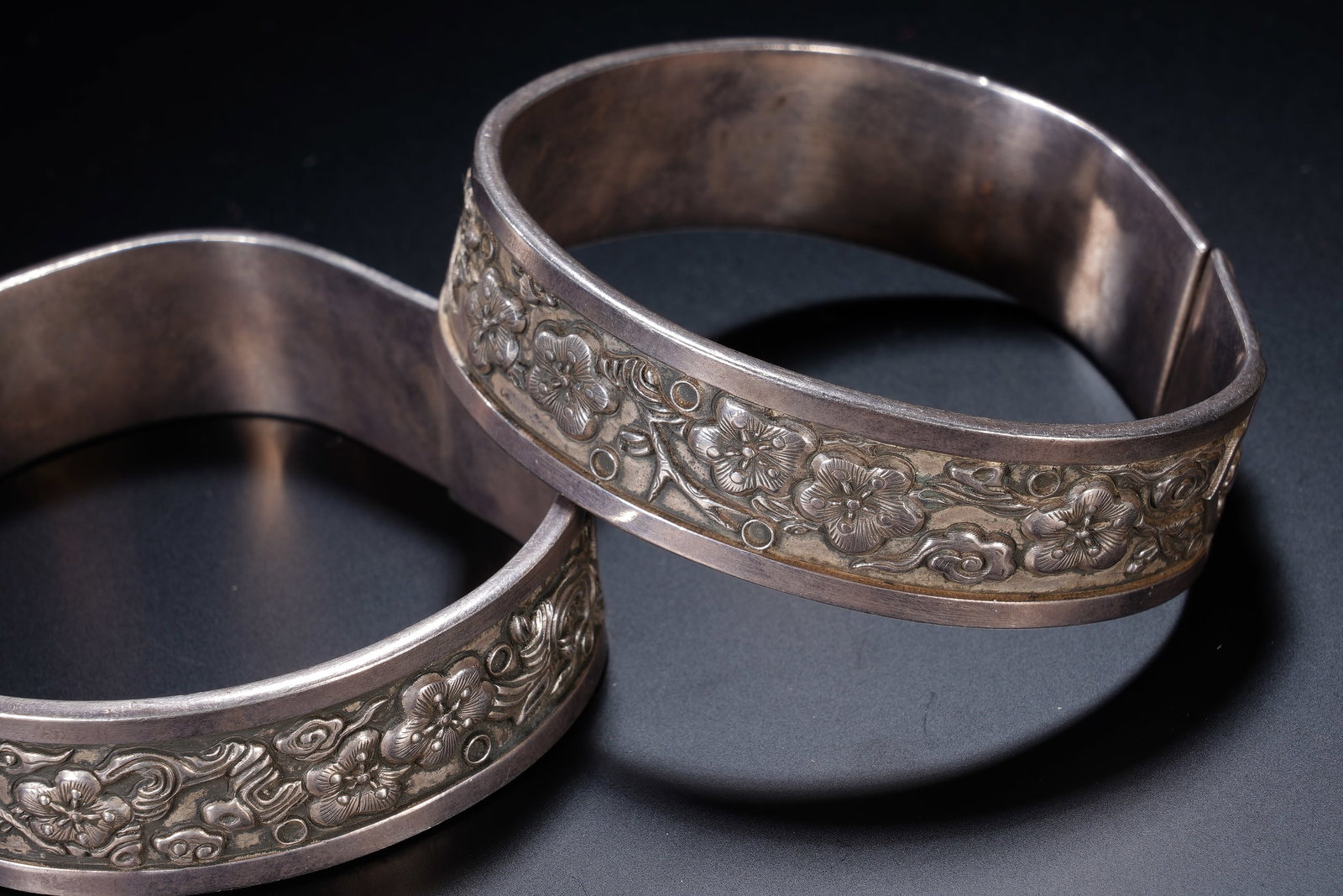 A Pair Of Exquisite Solid Silver Bracelets With Five Blessings Embracing Longevity Patterns - 7
