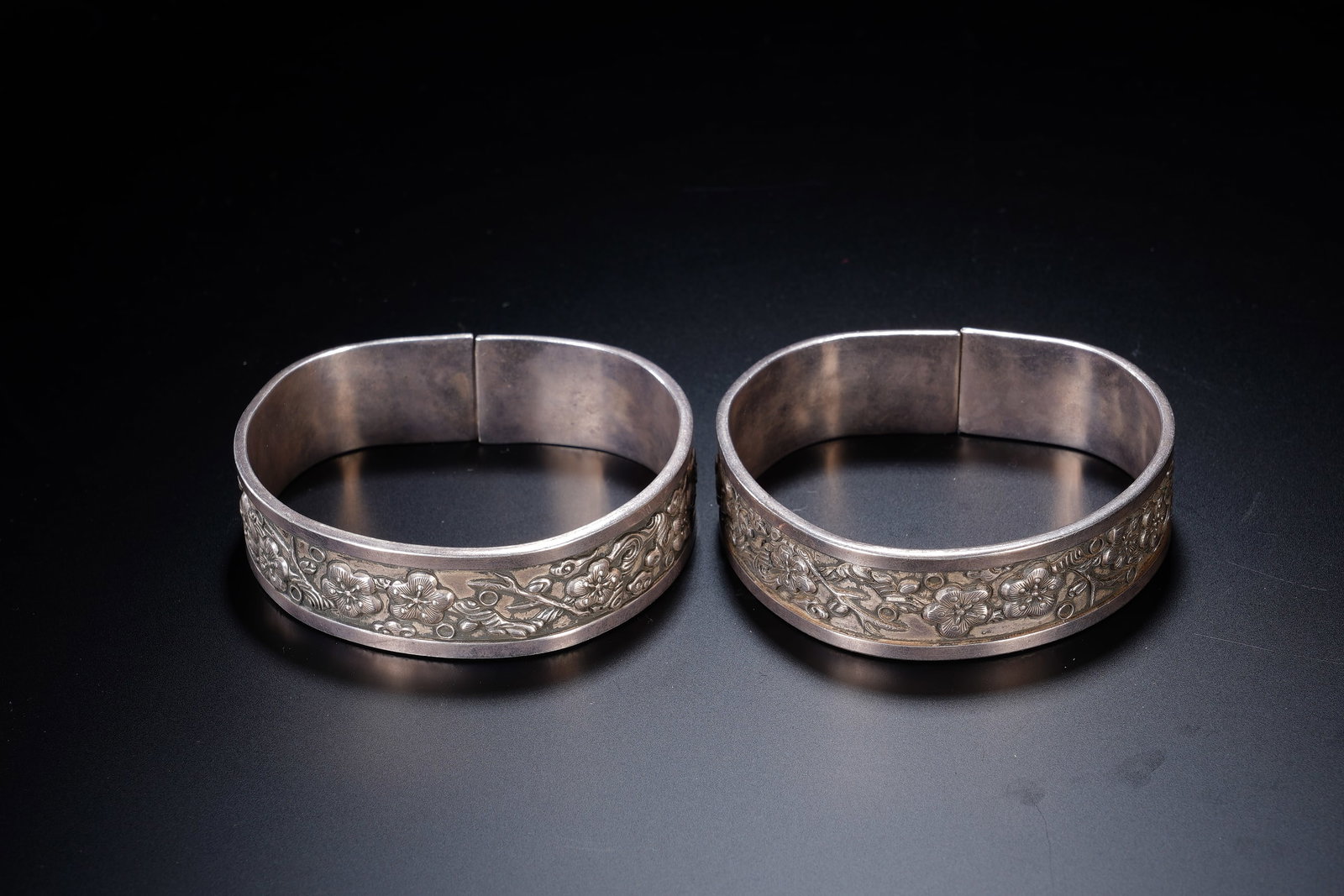 A Pair Of Exquisite Solid Silver Bracelets With Five Blessings Embracing Longevity Patterns - 8