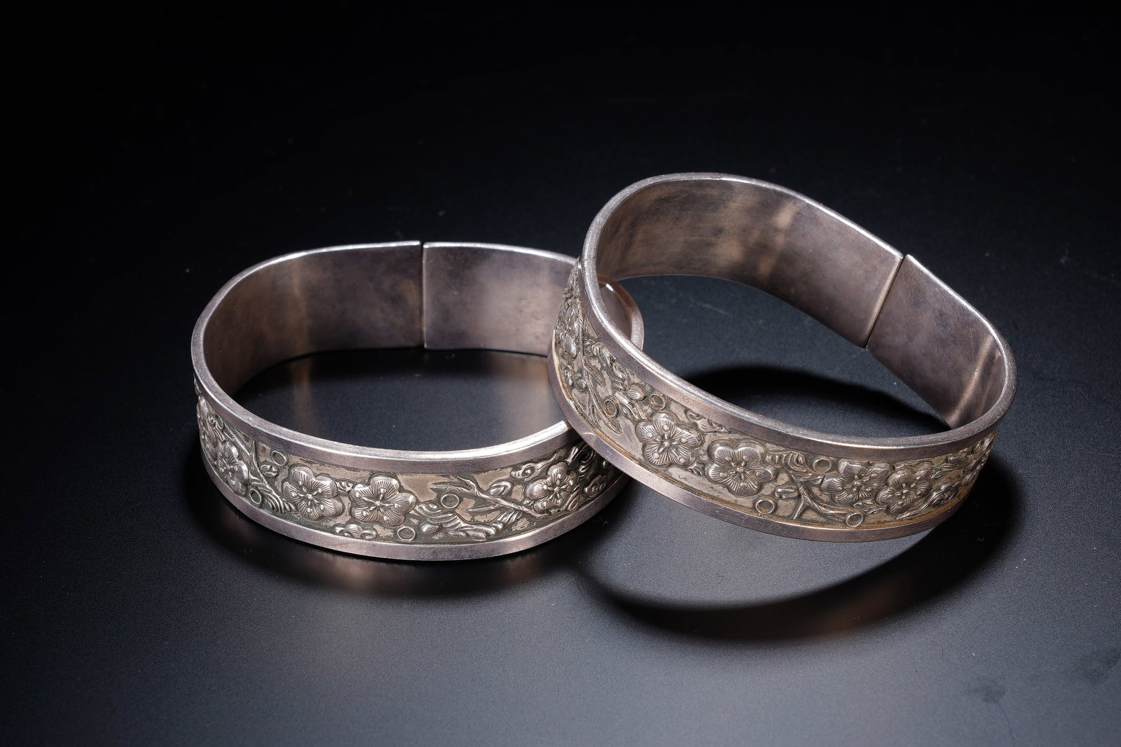 A Pair Of Exquisite Solid Silver Bracelets With Five Blessings Embracing Longevity Patterns - 9