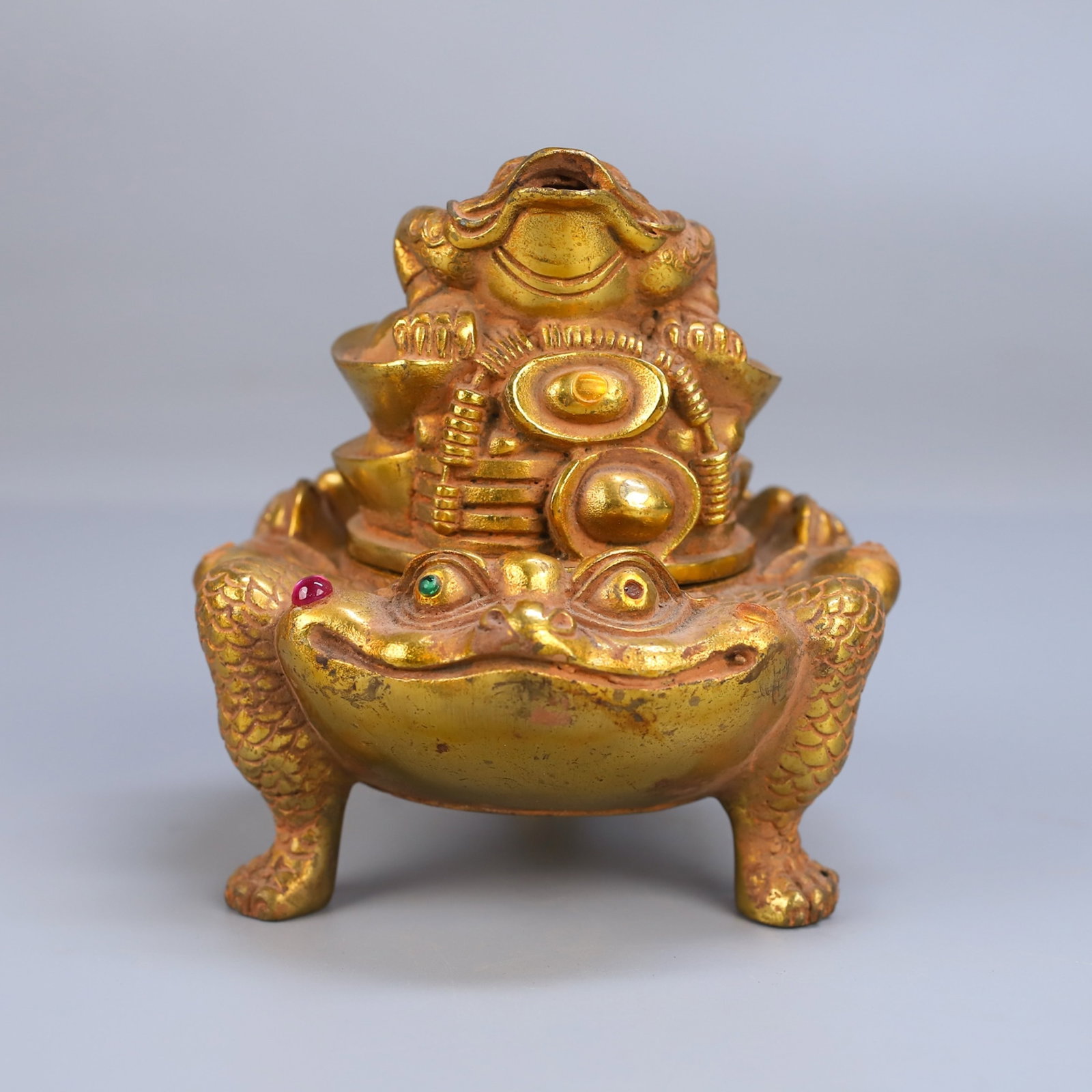 An Exquisite Gilt Bronze Tripod Golden Toad Incense Burner Inlaid With Gemstones: An Exquisite Gilt Bronze Tripod Golden Toad Incense Burner Inlaid With Gemstones,China,Ming Dynasty,Six Character Xuande