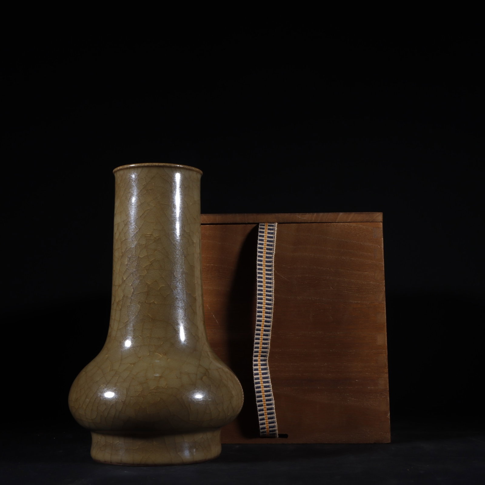 An Exquisite Guan Kiln Crackled Yellow Glaze Straight-Neck Vase (1 of 9)