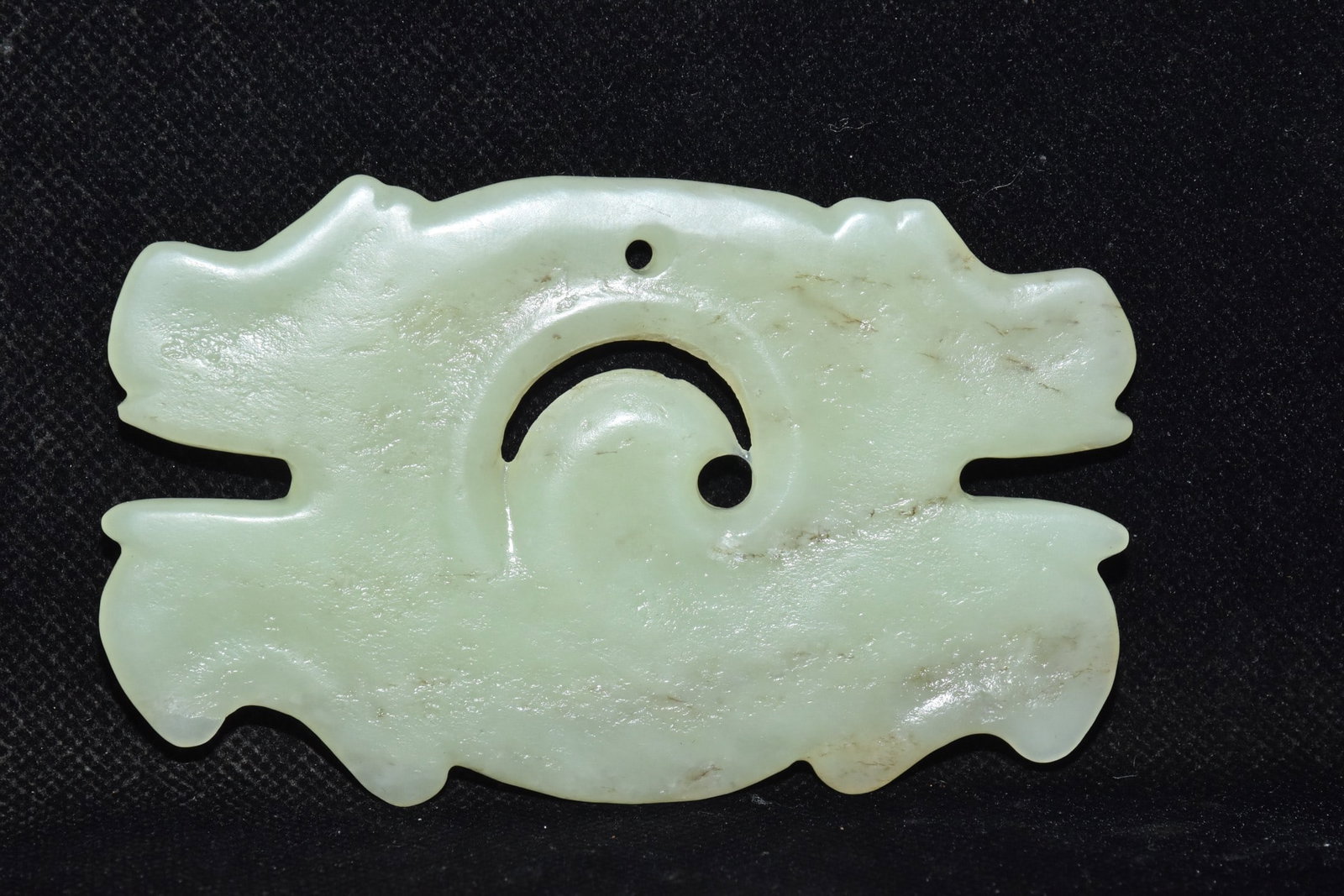 A Fine White Jade Hook?Cloud?Shaped Pendant - 2