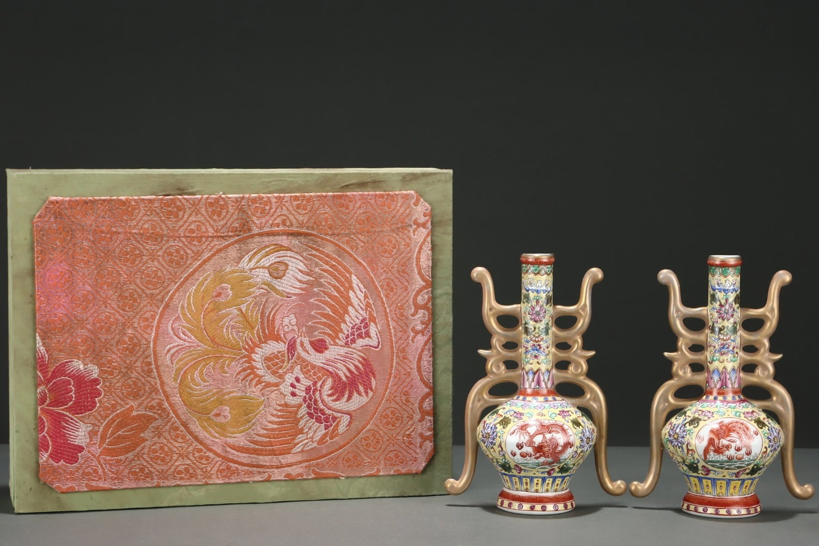 A Pair Of Exquisite Longevity-Shaped Hanging Vases With Floral,Dragon And Phoenix Patterns: A Pair Of Exquisite Longevity-Shaped Hanging Vases With Floral,Dragon And Phoenix Patterns,Qing Dynasty,China,Yongzheng Four-character Mark,Size:9.1inx6.5in,一对花卉龙