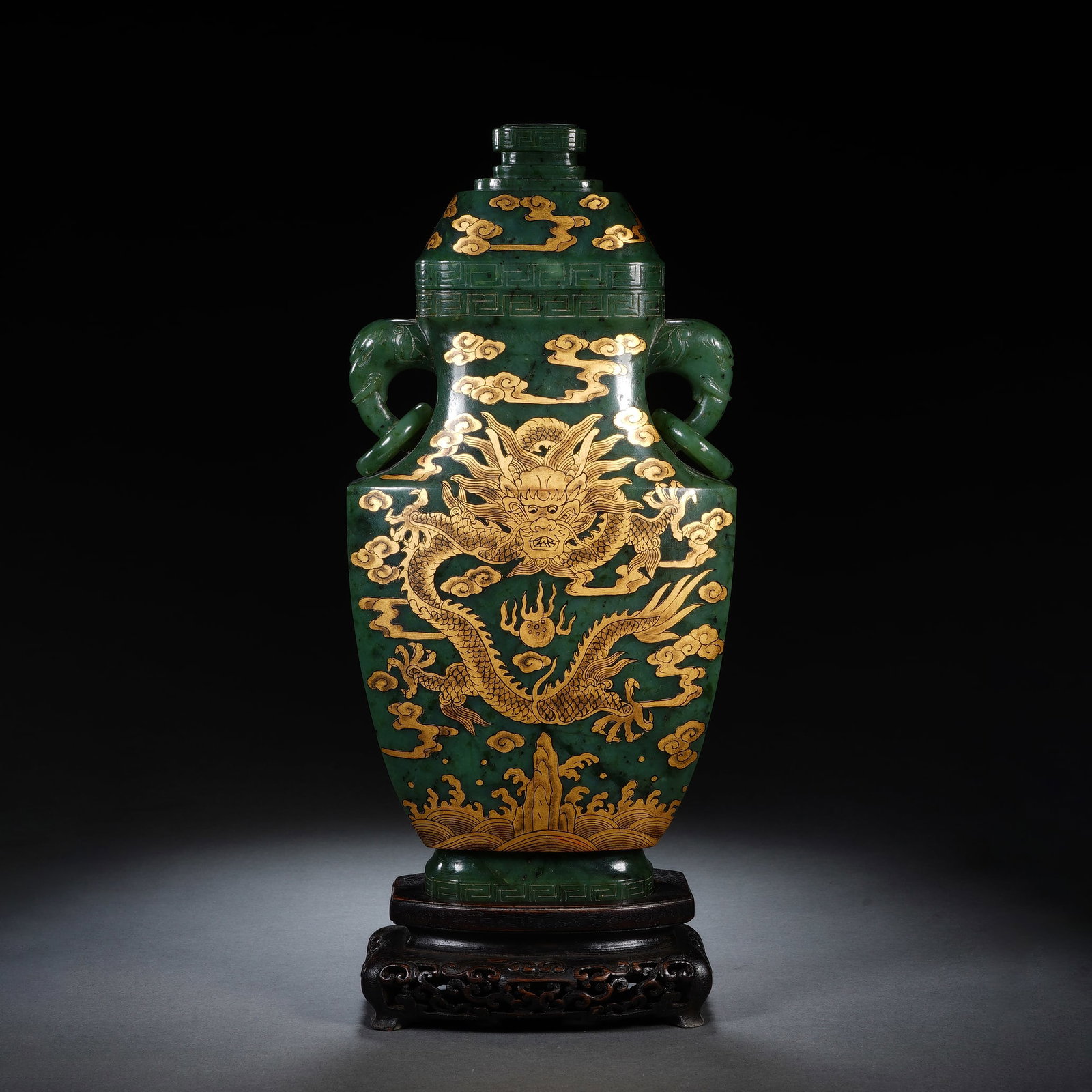 An Exquisite Jasper Gilded Lidded Vase With Elephant Ears,Sea Wave And Dragon Pattern (1 of 10)