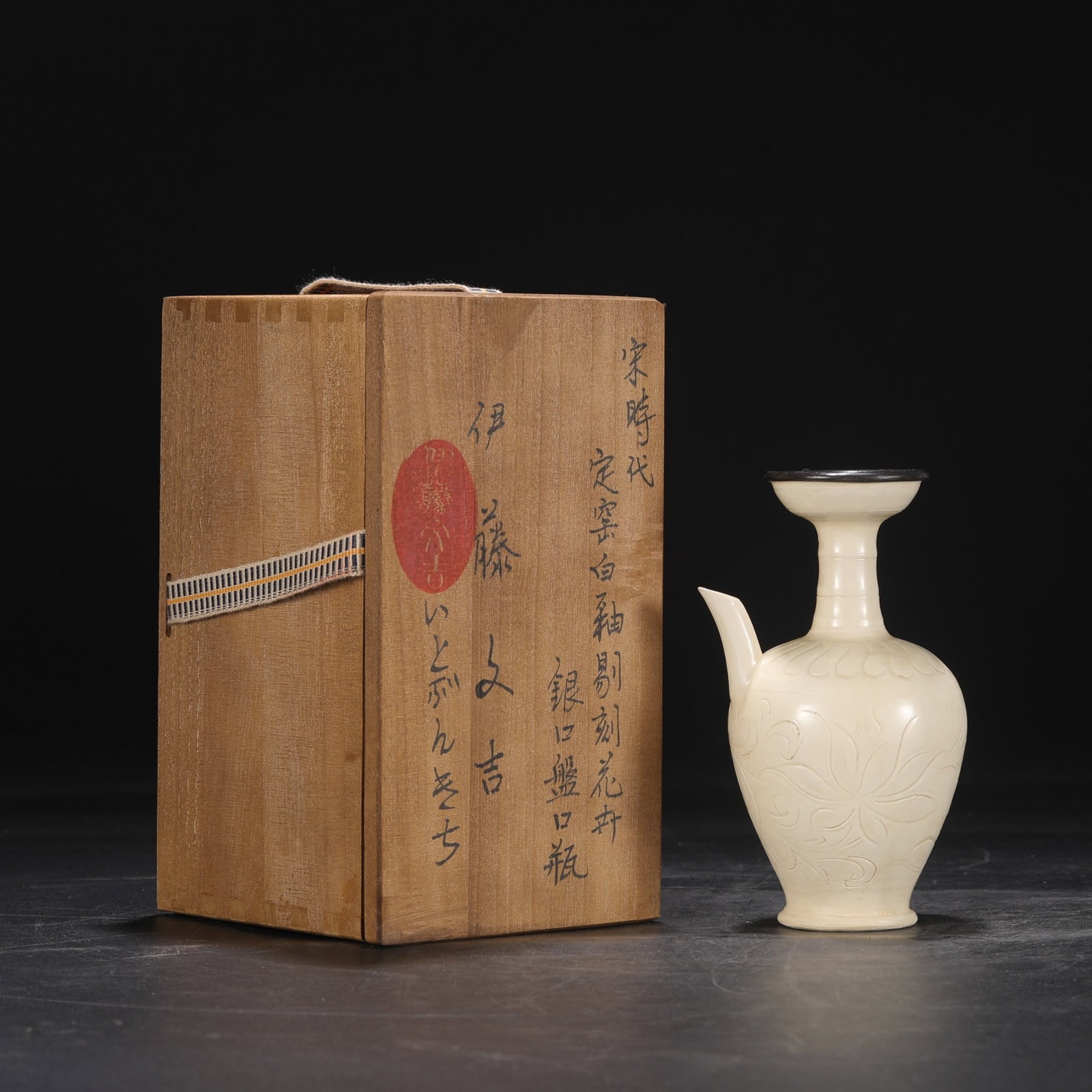 An Exquisite Ding Kiln White Glaze Plate-Mouth Ewer With Silver Rim And Carved Flower Patterns (1 of 9)