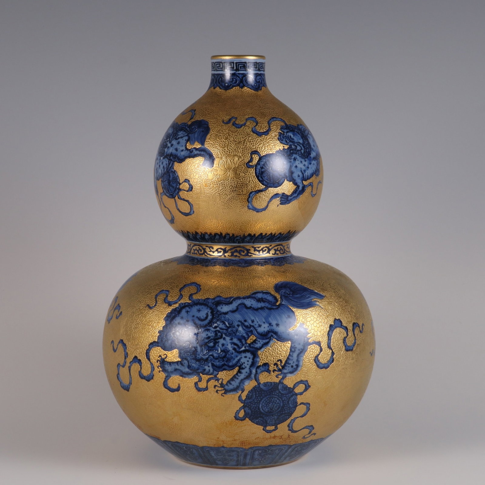 An Exquisite gold ground sgraffiato blue and white lion with silk ball gourd-shaped vase,: An Exquisite gold ground sgraffiato blue and white lion with silk ball gourd-shaped vase,Qing Dynasty, China,Qianlong Six-character Mark,Size:12.3inx7.9in,金地扒花青Ŏ