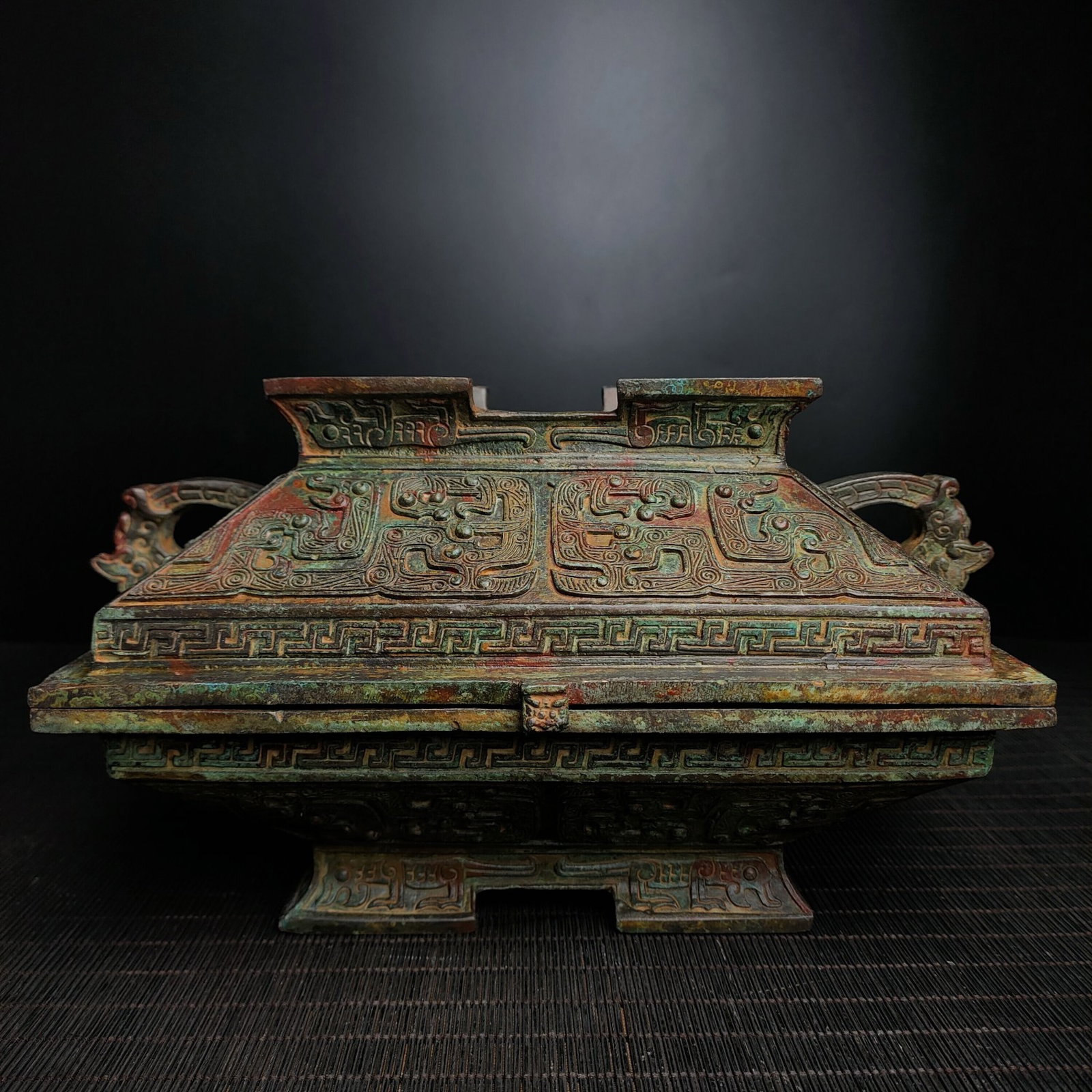 A Fine Bronze Rectangular Ritual Vessel With Kui?Dragon Pattern - 3