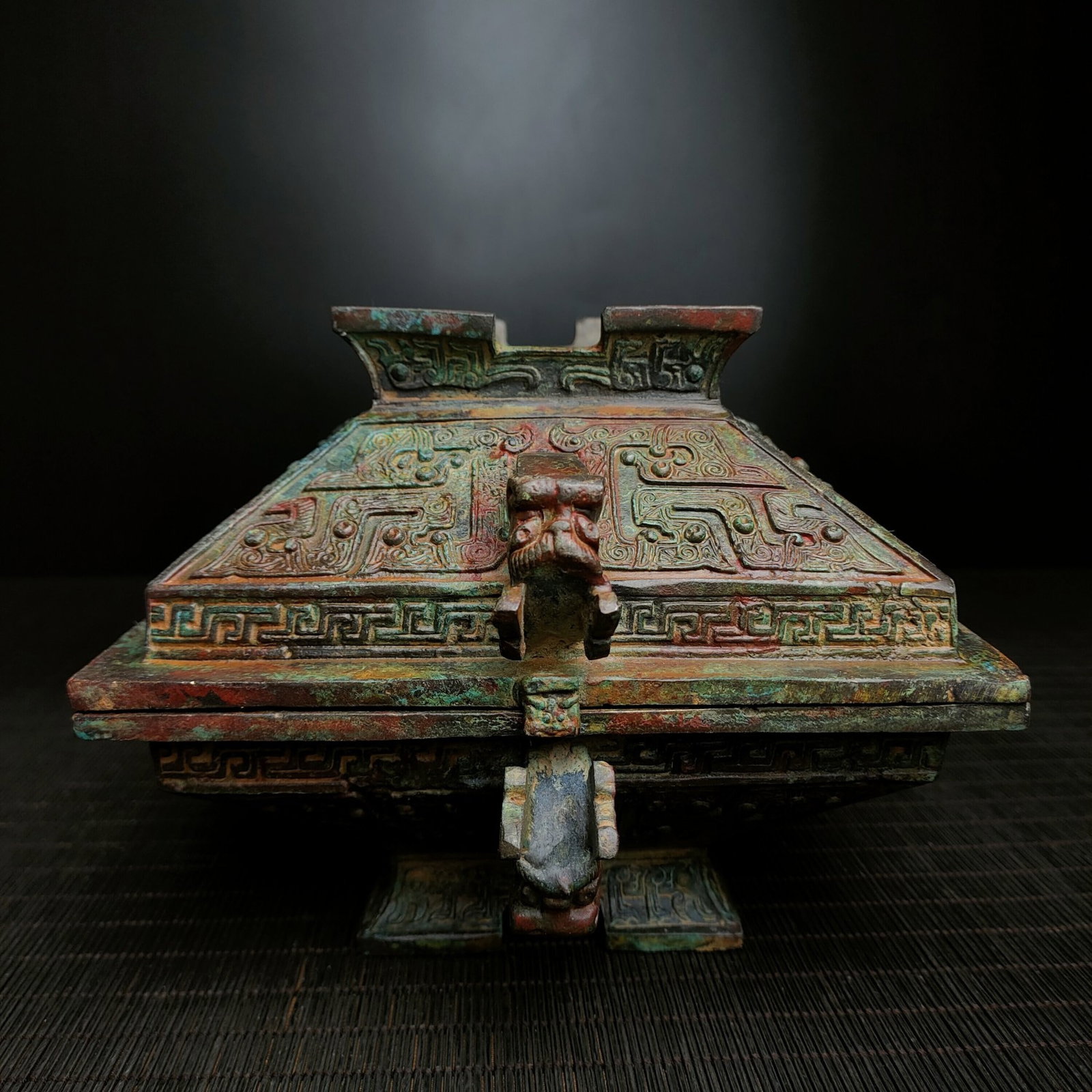 A Fine Bronze Rectangular Ritual Vessel With Kui?Dragon Pattern - 5