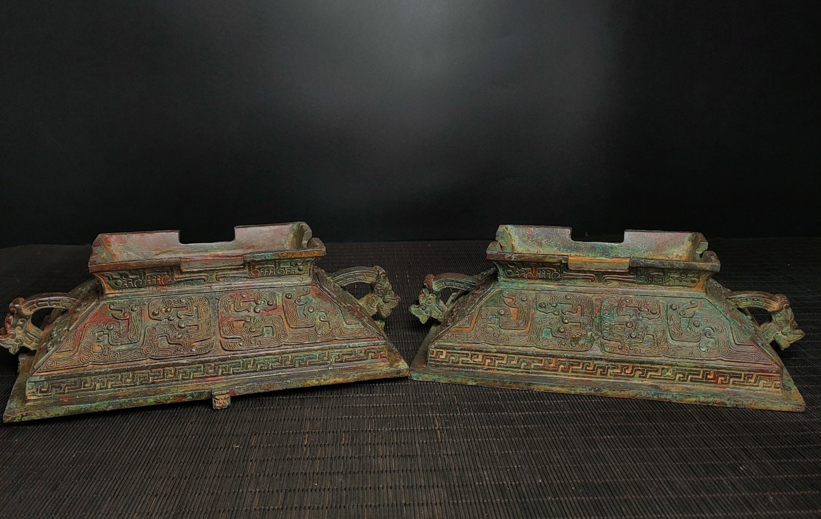 A Fine Bronze Rectangular Ritual Vessel With Kui?Dragon Pattern - 8