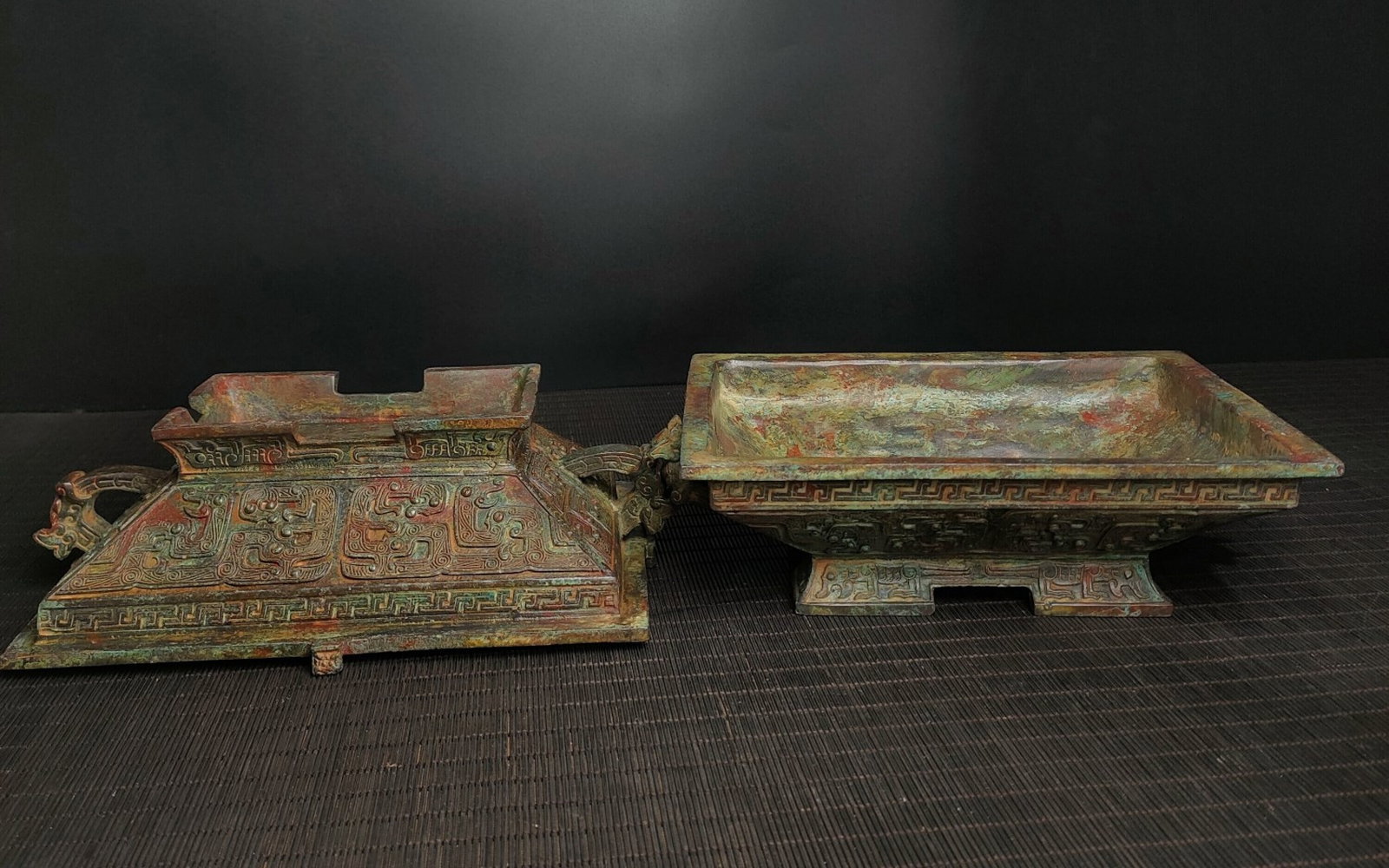 A Fine Bronze Rectangular Ritual Vessel With Kui?Dragon Pattern - 9