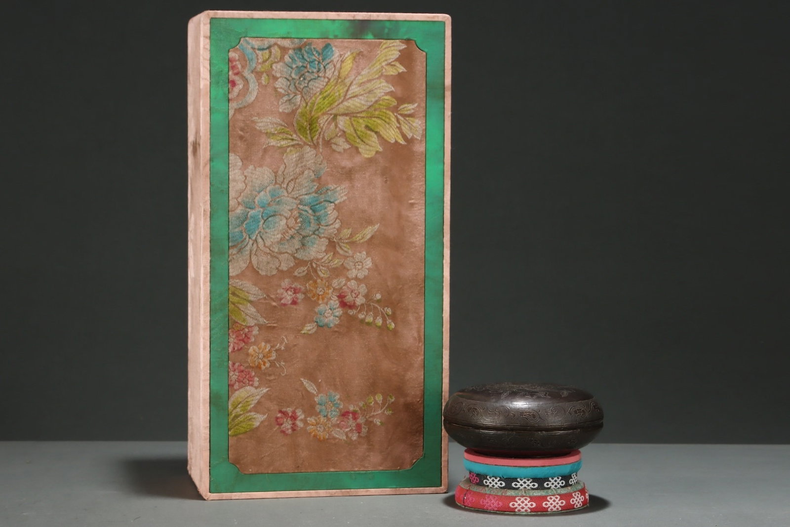 An Exquisite Round Incense Box With Three Abundances Patterns: An Exquisite Round Incense Box With Three Abundances Patterns,China Song Dynasty,Size:2.3inx5.3in,三多纹圆香盒,中国宋代