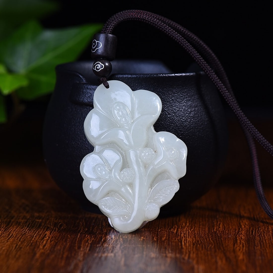 An Exquisite White Jade Flower Pendant: An Exquisite White Jade Flower Pendant,Size:35mmx50mm (寓意)牵牛花代表了纯净的爱情