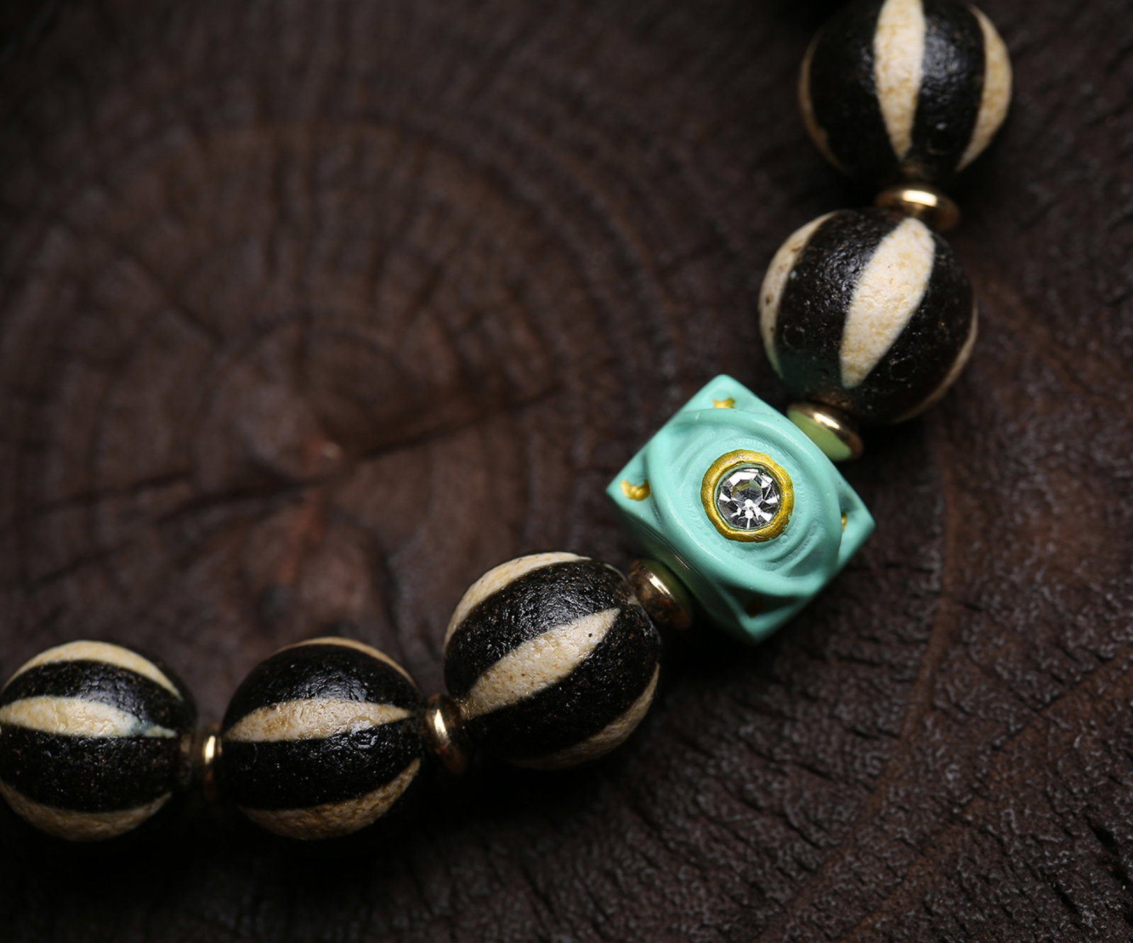An Exquisite Dzi Bead Bracelets - 2