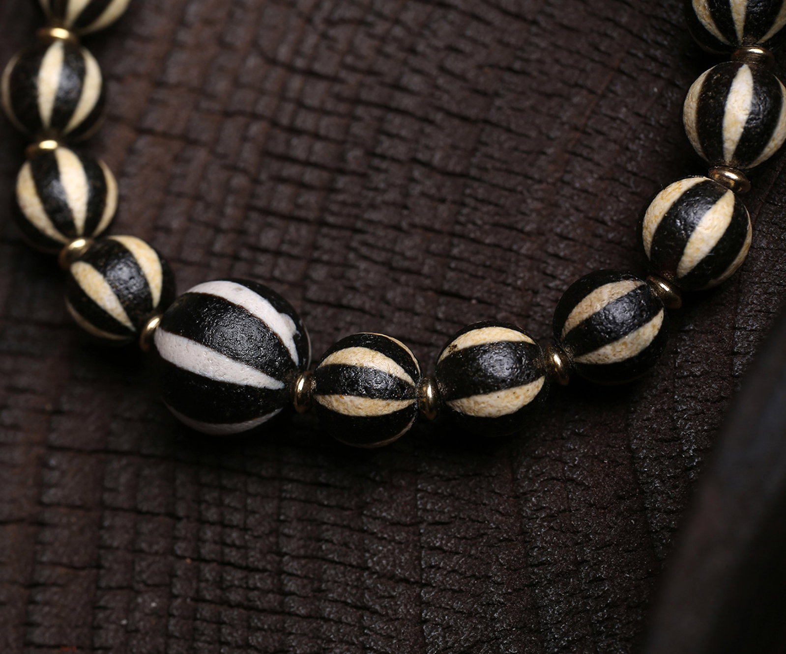 An Exquisite Dzi Bead Bracelets - 3