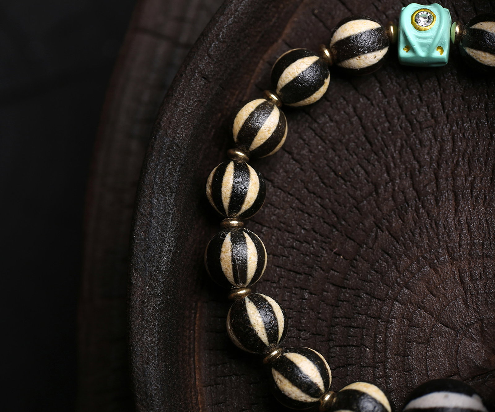 An Exquisite Dzi Bead Bracelets - 5
