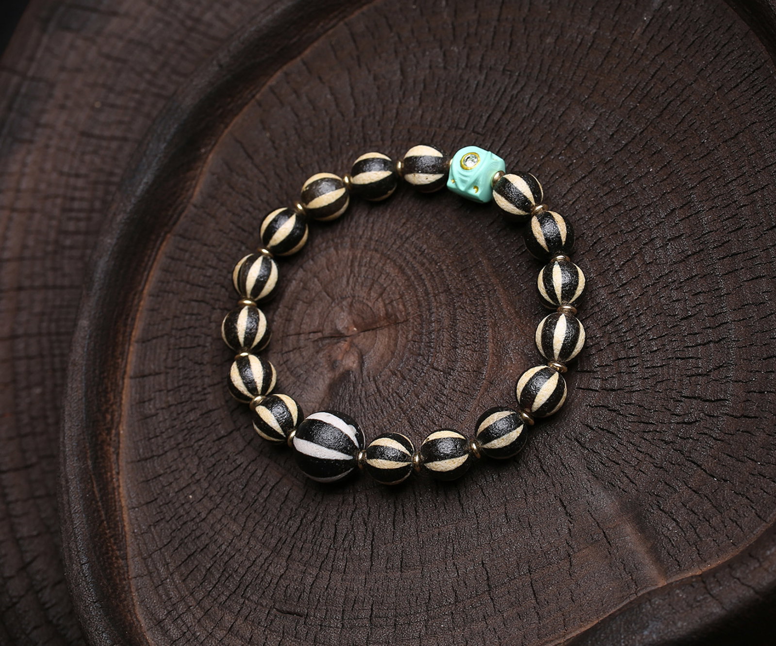 An Exquisite Dzi Bead Bracelets - 6