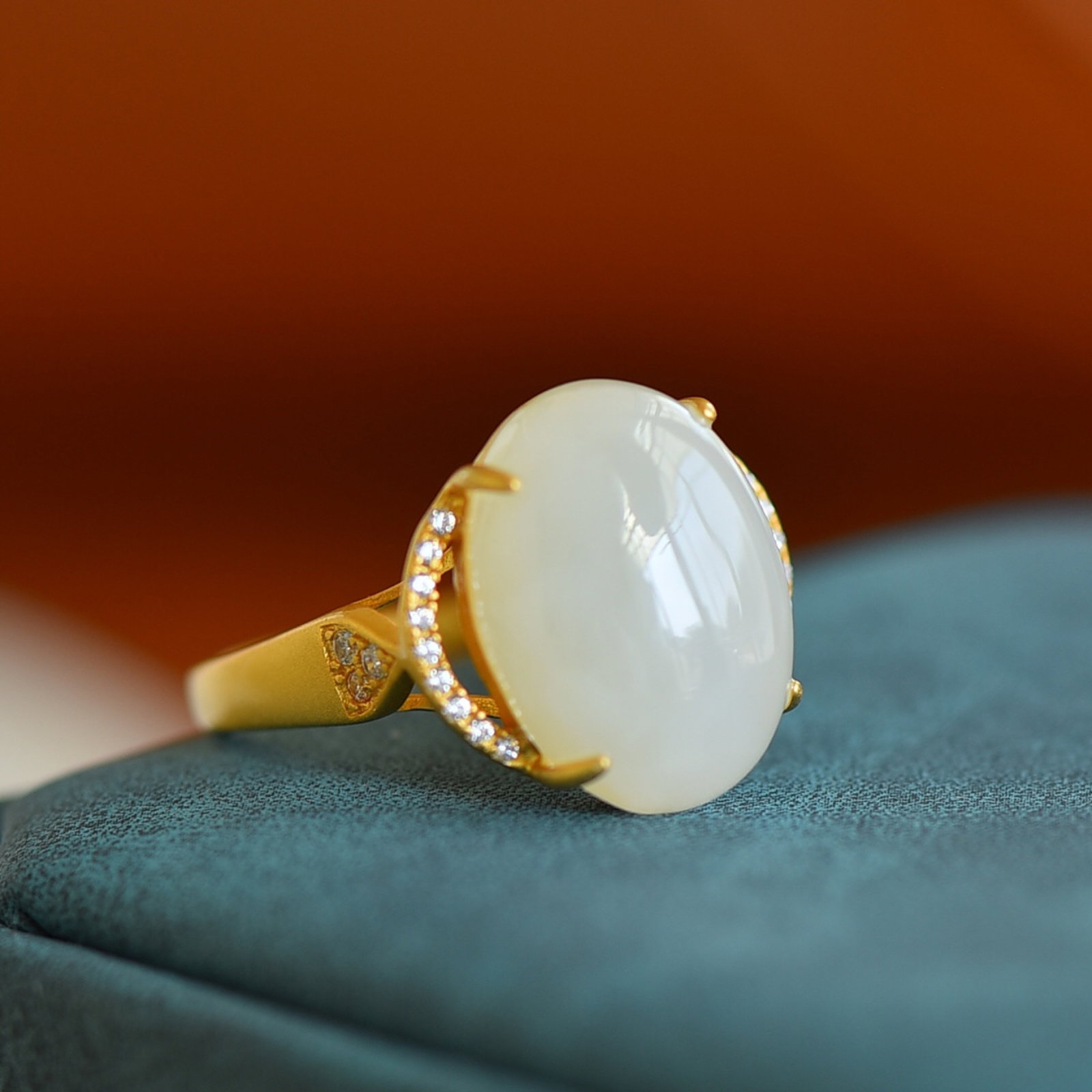 An Exquisite Sterling Silver-Gold Plated Inlaid White Jade Ring , Inlaid Diamond: Sterling Silver-Gold Plated Inlaid White Jade Ring , Inlaid Diamond , Size :12mmx16mm