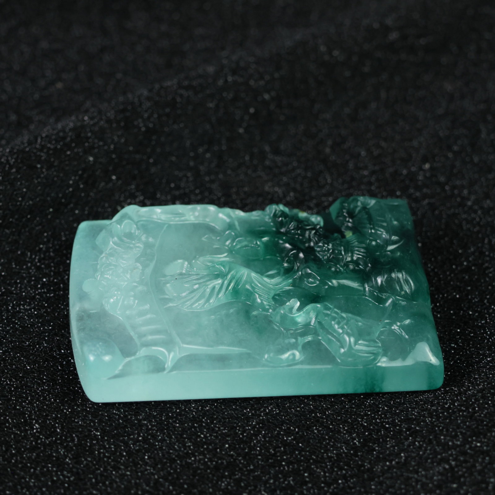 An Exquisite Jadeite Crane Pattern Pendant - 7
