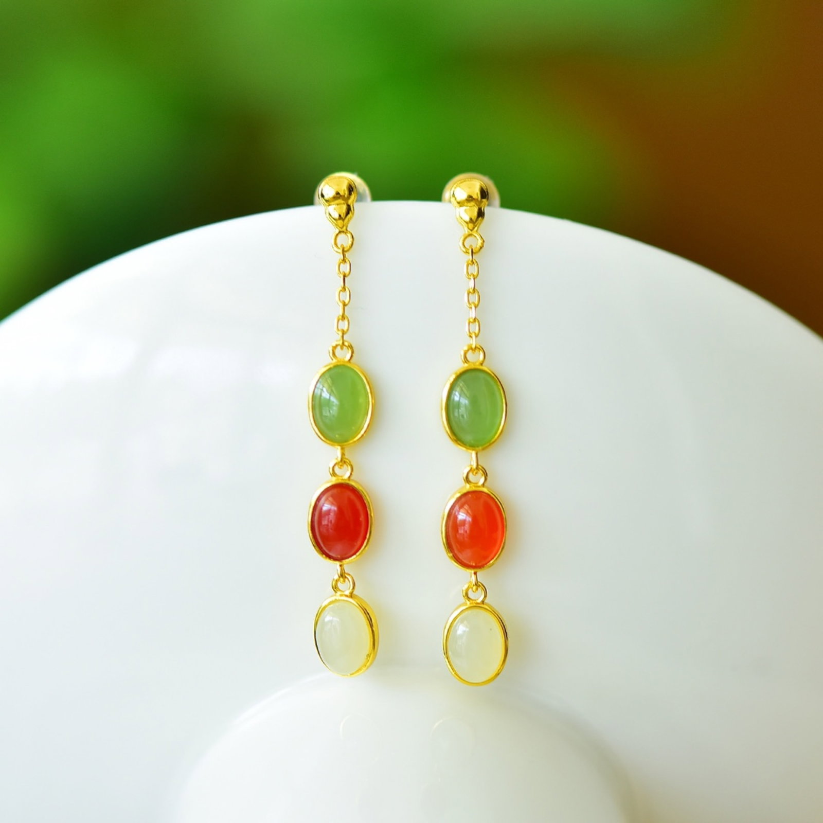 A Pair of Exquisite Sterling Silver-Gold Plated Inlaid Jasper Earrings,Inlaid White Jade: A Pair of Exquisite Sterling Silver-Gold Plated Inlaid Jasper Earrings,Inlaid White Jade Size:5mmx7mm