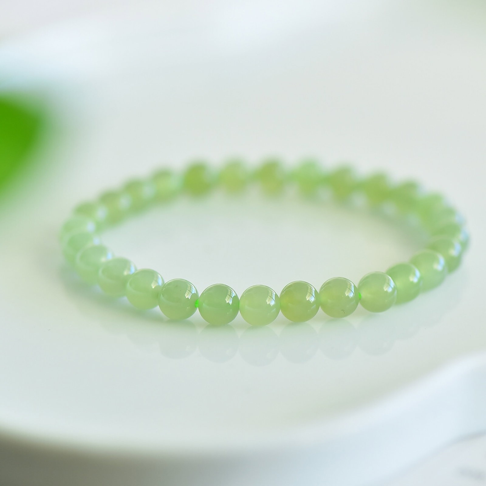 An Exquisite Greenish Jade Bracelets: An Exquisite Greenish Jade Bracelets，Size：6mm 青白玉手串