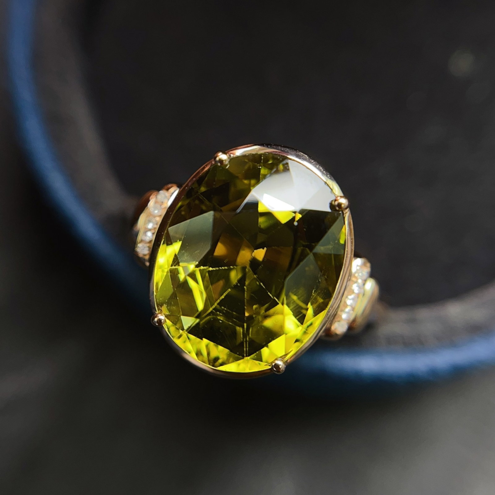 A Exquisite 18k Gold Inlaid 6.20ct Natural Tourmaline Ring,Inlaid Diamond: A Exquisite 18k Gold Inlaid 6.20ct Natural Tourmaline Ring,Inlaid Diamond,Total Weight:3.02g 18k金镶 6.20ct 天然碧玺戒指,嵌钻石