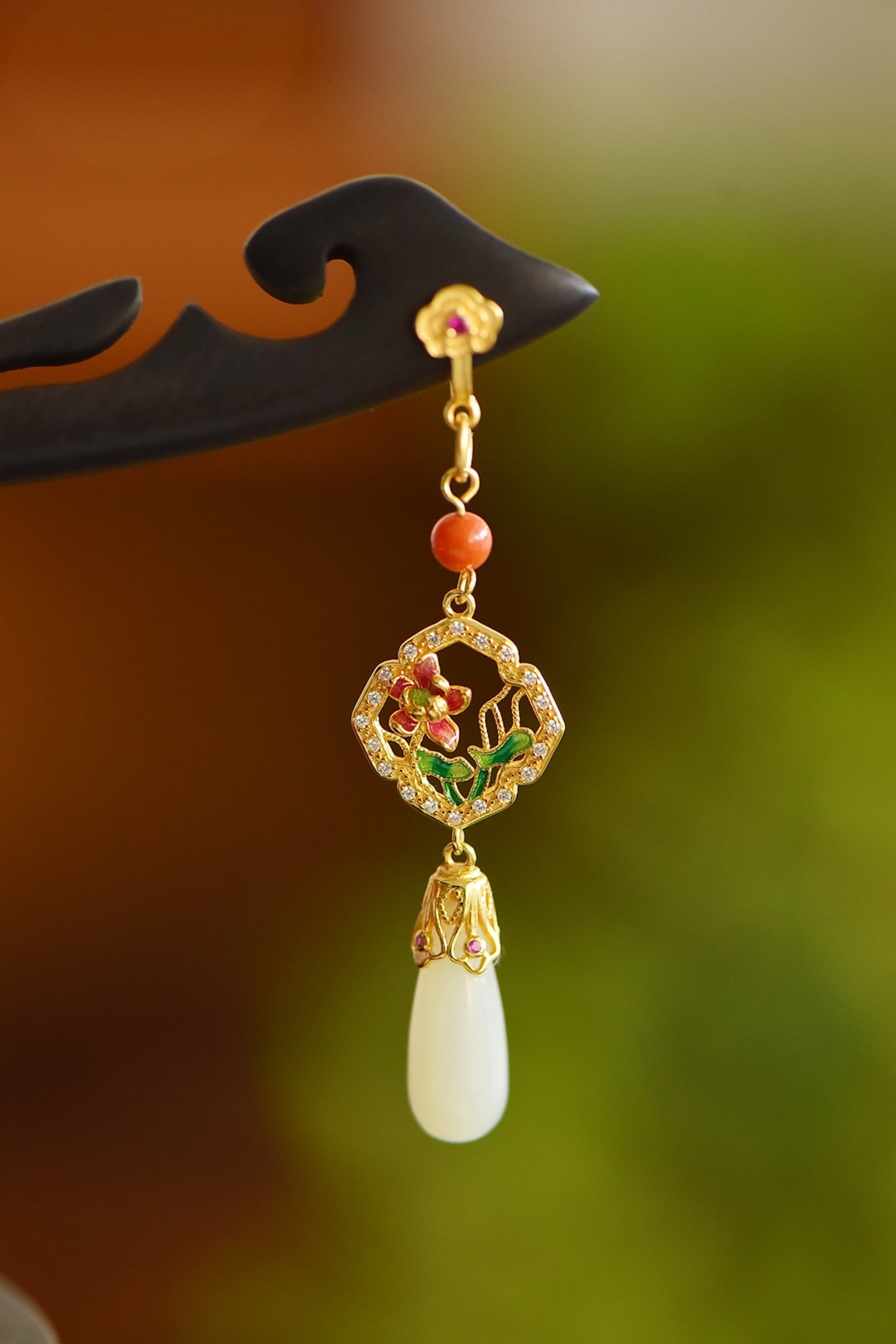 An Exquisite Sterling Silver-Gold Plated Inlaid White Jade Ebony Hairpin: An Exquisite Sterling Silver-Gold Plated Inlaid White Jade Ebony Hairpin, 纯银镀金镶白玉黑檀木发簪