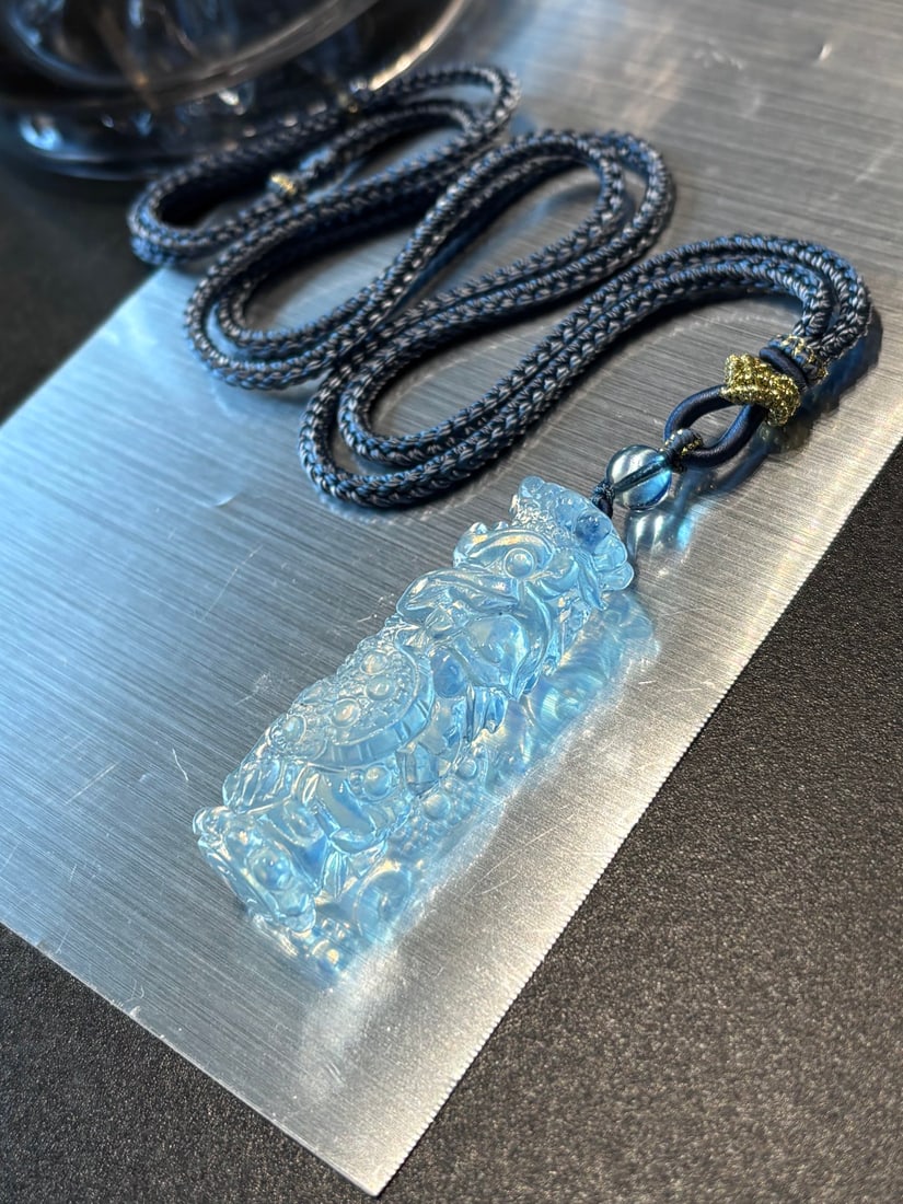 An Exquisite Aquamarine Dragon Pattern Pendant: An Exquisite Aquamarine Dragon Pattern Pendant,Size:43mmx15mm,Total Weight:20.8g 海蓝宝龙纹吊坠