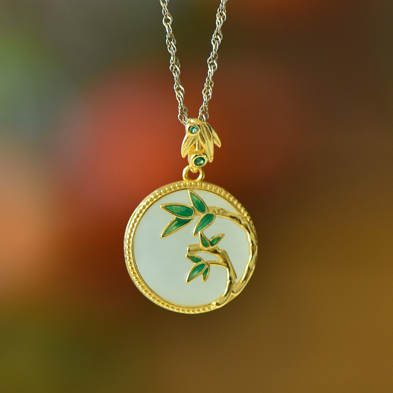 A Set of Fine Sterling Silver-Gold Plated Inlaid White Jade Jewelrys: A Set of Fine Sterling Silver-Gold Plated Inlaid White Jade Jewelrys 一套纯银镀金镶白玉首饰