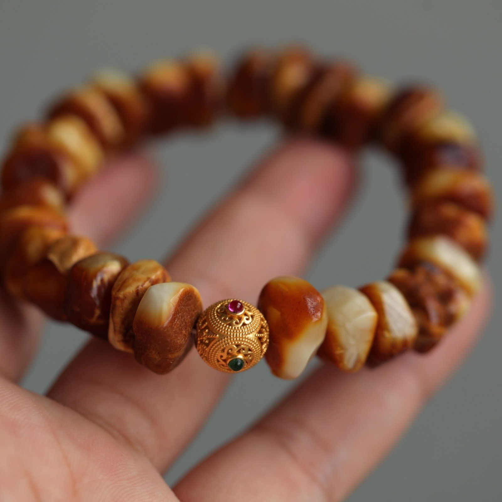 An Exquisite Amber Bracelets - 3