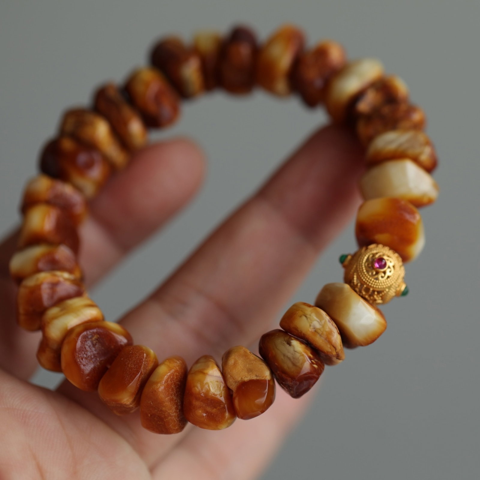 An Exquisite Amber Bracelets - 4