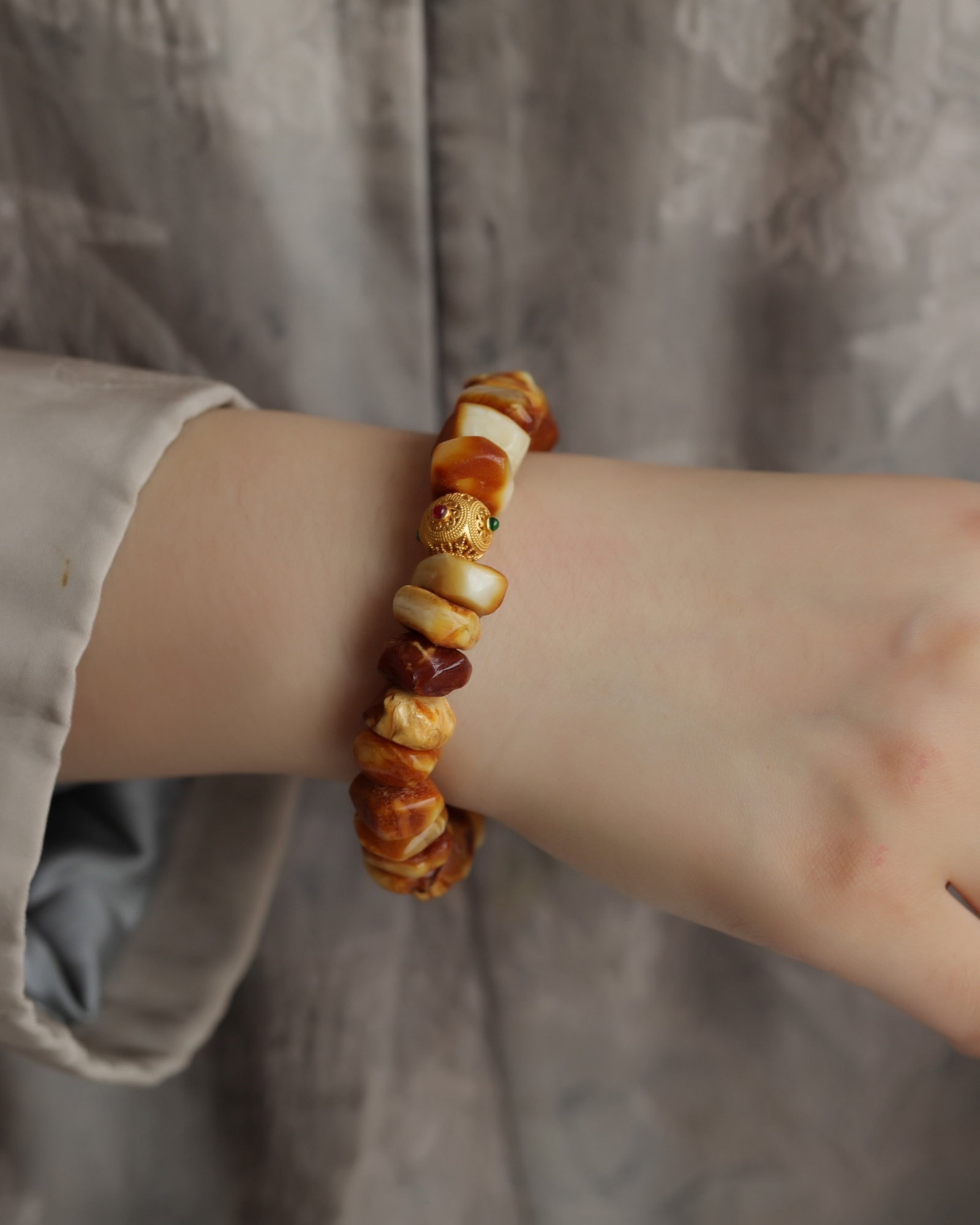 An Exquisite Amber Bracelets - 6