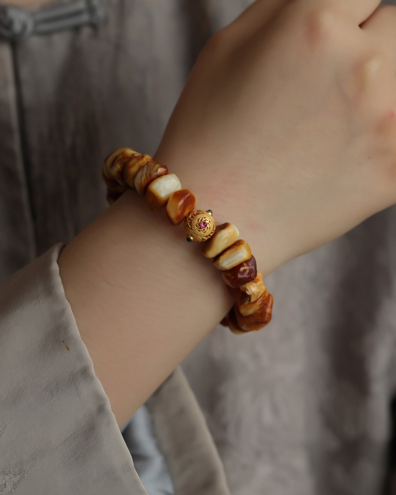 An Exquisite Amber Bracelets - 7