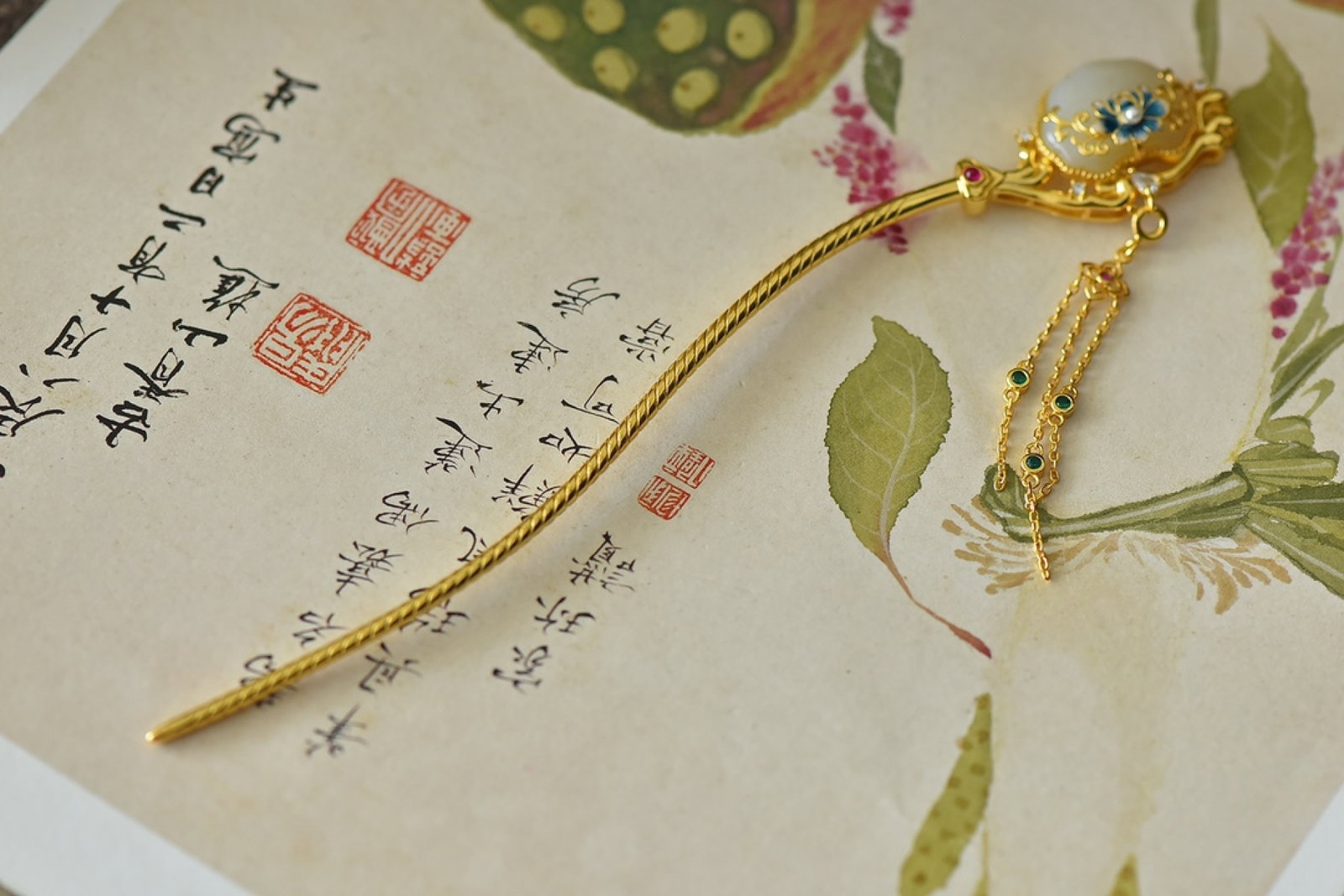 An Exquisite Sterling Silver-Gold Plated Inlaid White Jade Enamel Hairpin,Inlaid Gems: An Exquisite Sterling Silver-Gold Plated Inlaid White Jade Enamel Hairpin,Inlaid Gems 纯银镀金镶白玉珐琅发簪,嵌宝石
