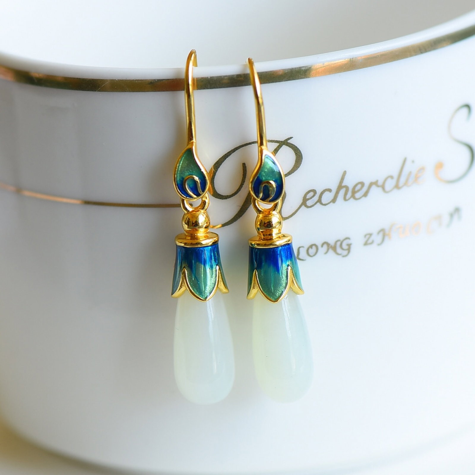 A Pair of Exquisite Sterling Silver-Gold Plated Inlaid White Jade Enamel Earrings: A Pair of Exquisite Sterling Silver-Gold Plated Inlaid White Jade Enamel Earrings,Size:7mmx18mmmm