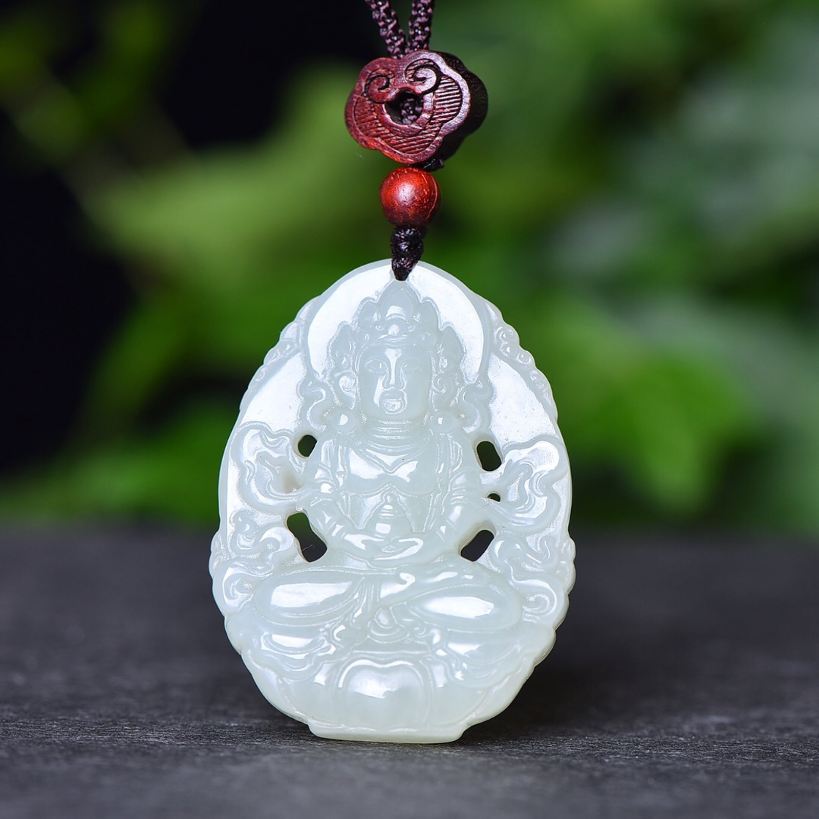 An Exquisite White Jade Hollow Avalokitesvara Pendant: An Exquisite White Jade Hollow Avalokitesvara Pendant,Size:35mmx47mm (寓意)吉祥 白玉镂空观音像挂件