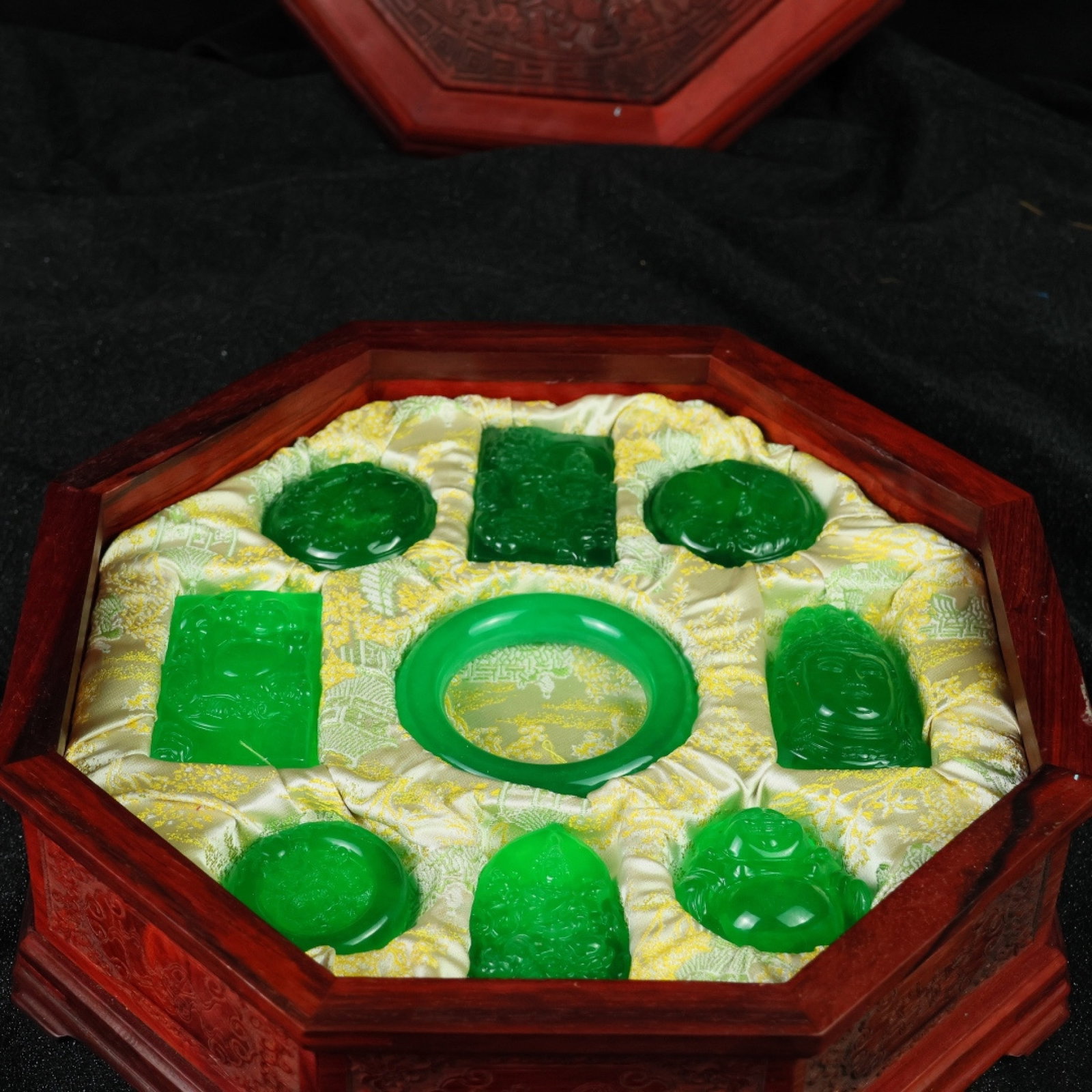 A Set of Fine Jadeite Buddha Pattern Jewelrys: A Set of Fine Jadeite Buddha Pattern Jewelrys 一套翡翠佛像纹首饰