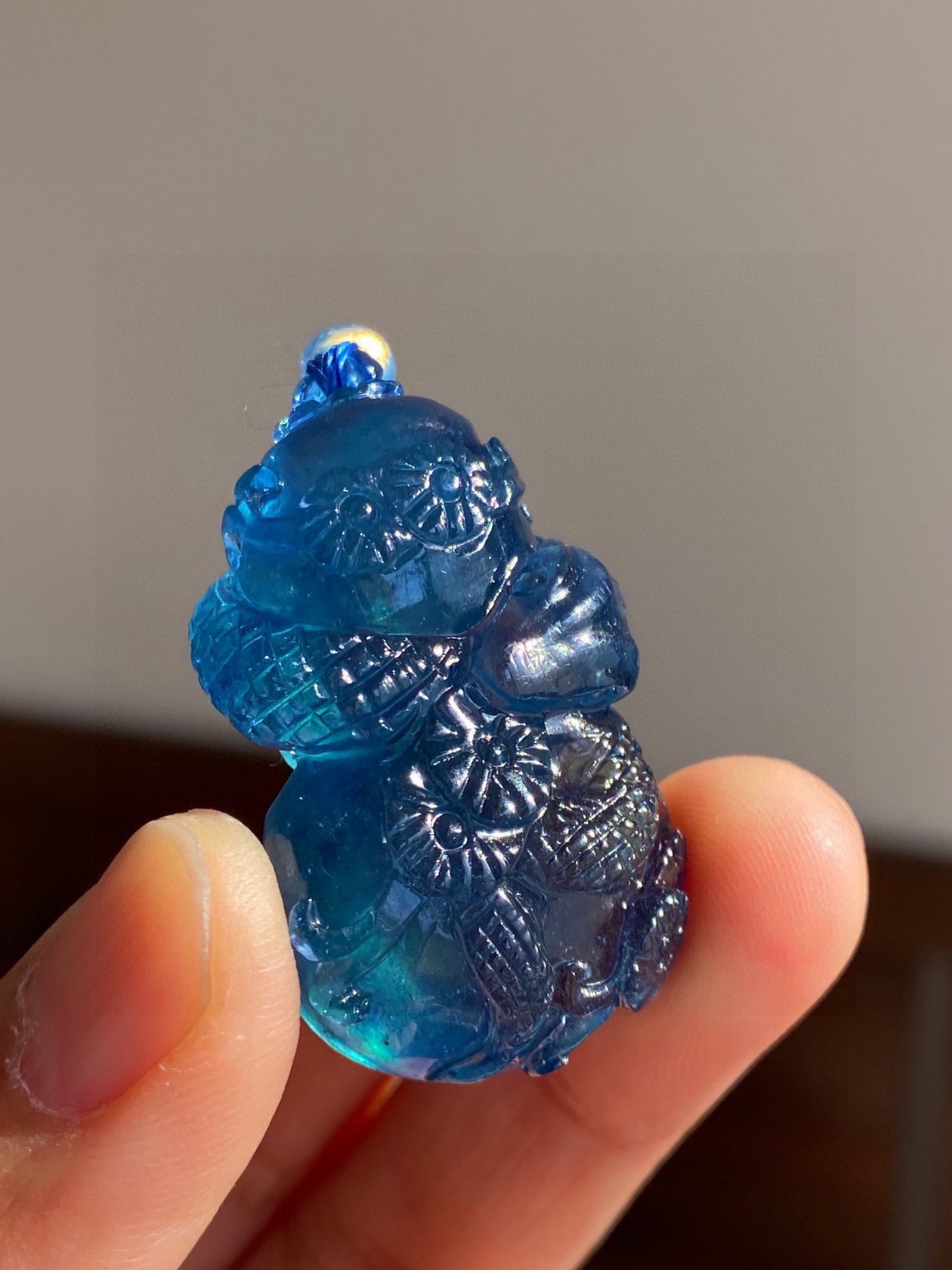 An Exquisite Aquamarine Snake Pattern Gourd-Shaped Pendant: An Exquisite Aquamarine Snake Pattern Gourd-Shaped Pendant,Size: 43mmx27mmx17mm,Weight:24.2g 海蓝宝蛇纹葫芦吊坠