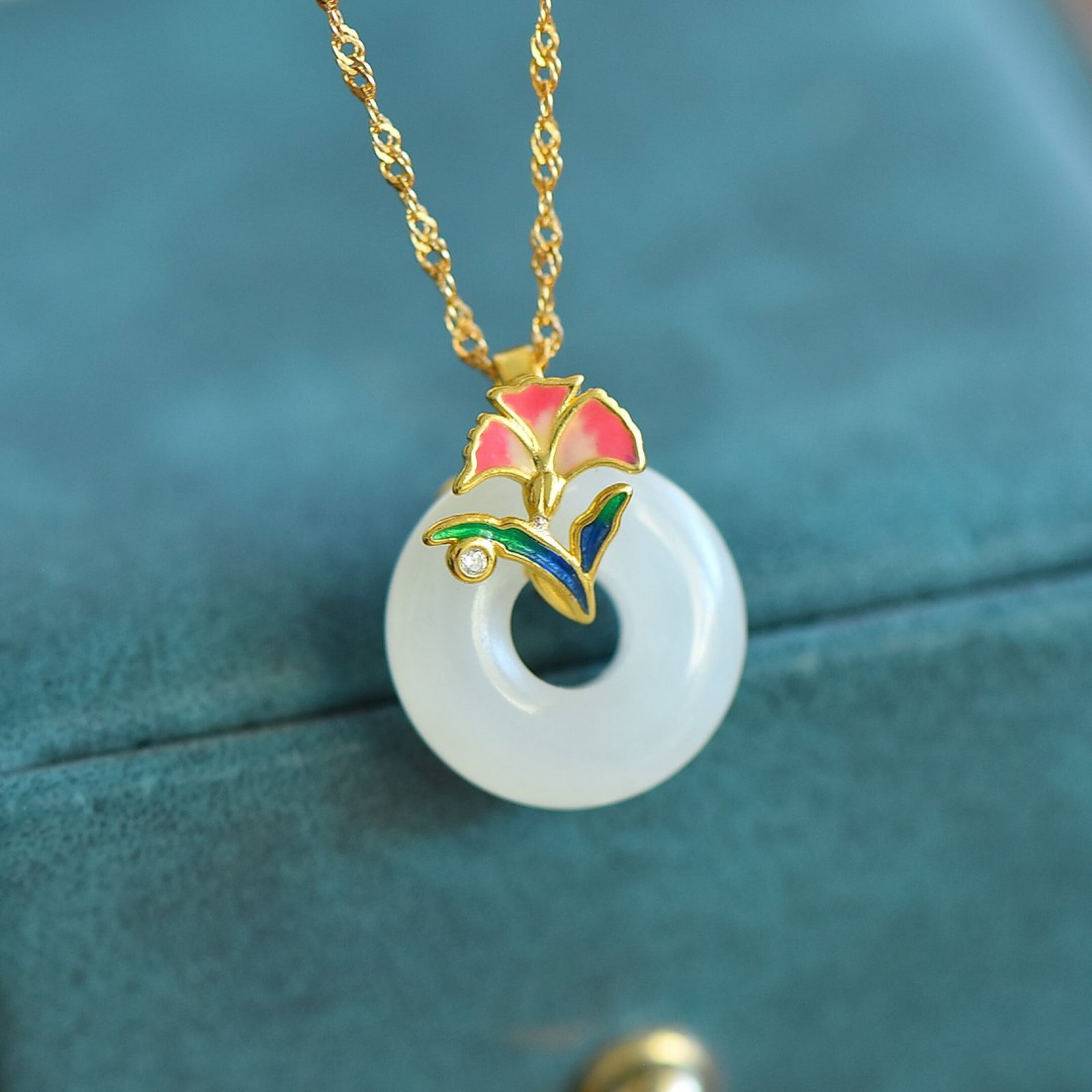 An Exquisite Sterling Silver-Gold Plated Inlaid White Jade Enamel Pendant: An Exquisite Sterling Silver-Gold Plated Inlaid White Jade Enamel Pendant,Size:15mmx15mm 纯银镀金镶白玉珐琅吊坠