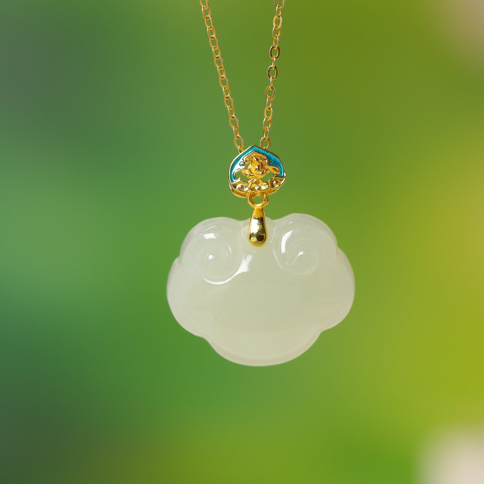 An Exquisite Sterling Silver-Gold Plated Inlaid White Jade Pendant: An Exquisite Sterling Silver-Gold Plated Inlaid White Jade Pendant,Size:17mmx21mm 纯银镀金镶白玉吊坠