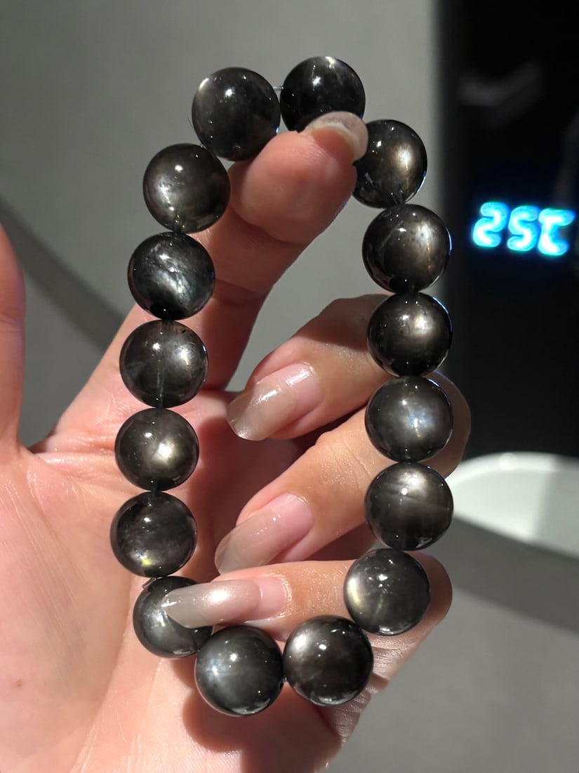 An Exquisite Aquamarine Bracelets: An Exquisite Aquamarine Bracelets,Size:13.5mm,Weight:54.2g 海蓝宝手串