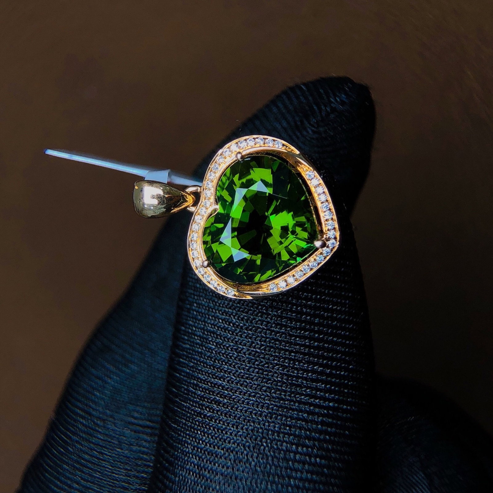 5.86Ctw Sterling Silver-Gold Plated Inlaid Natural Tourmaline Necklace: 5.86Ctw Sterling Silver-Gold Plated Inlaid Natural Tourmaline Necklace,Size:11.7mmx11.0mm 5.86Ctw纯银镀金嵌天然碧玺项链